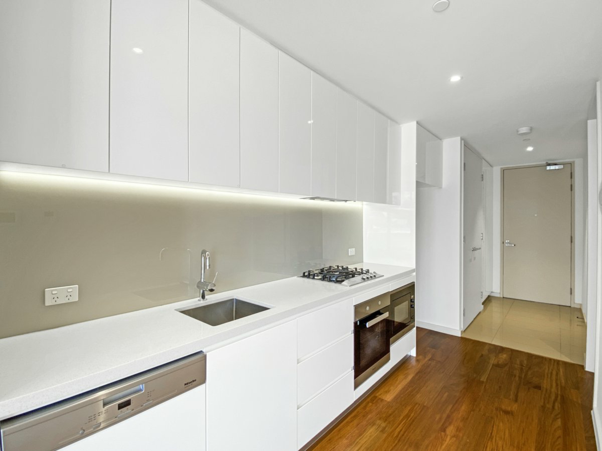 B106/43 Belmore Street — photo 3 of 9