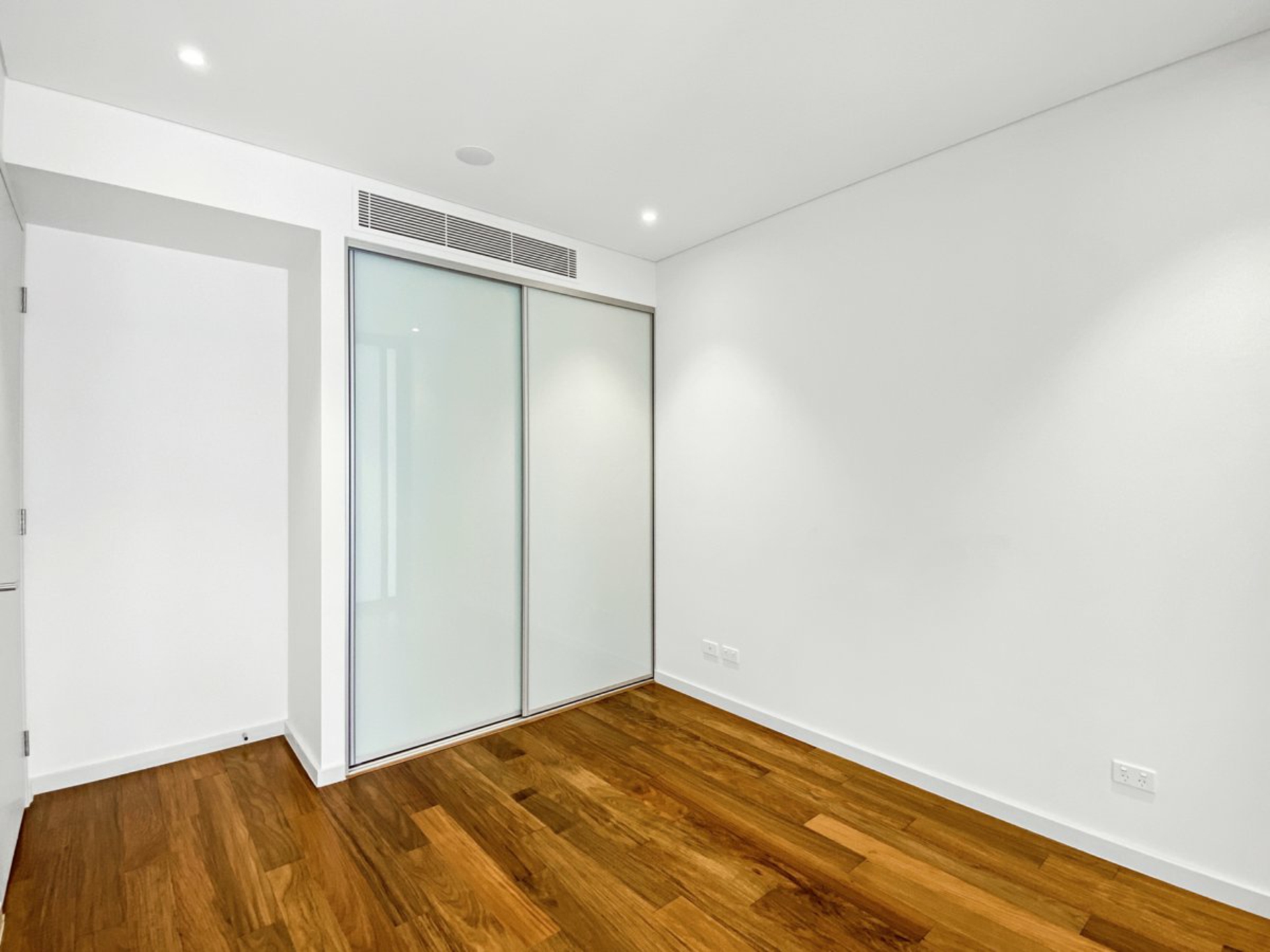 B106/43 Belmore Street — photo 4 of 9