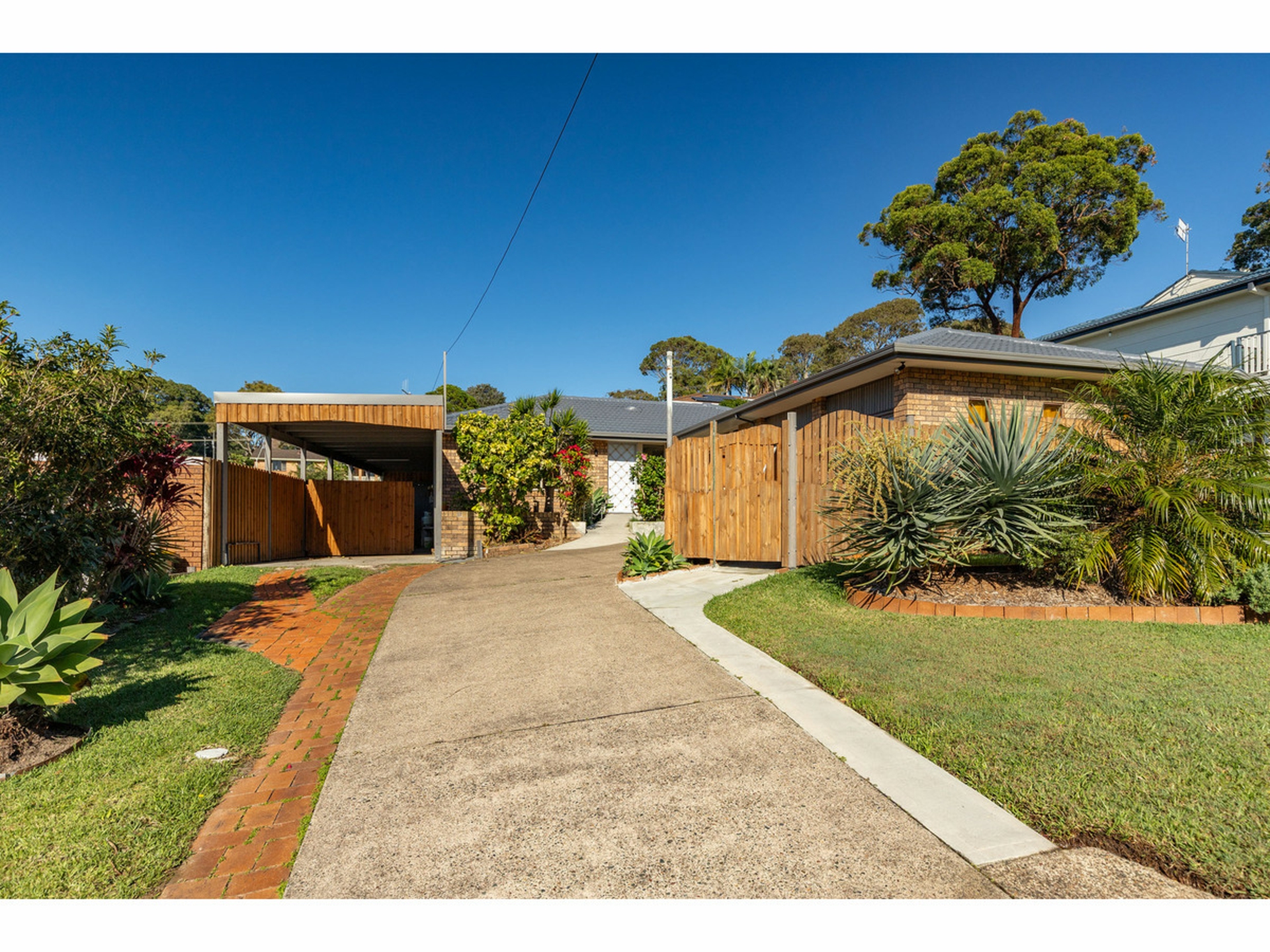 4 Miles Close, FORSTER
