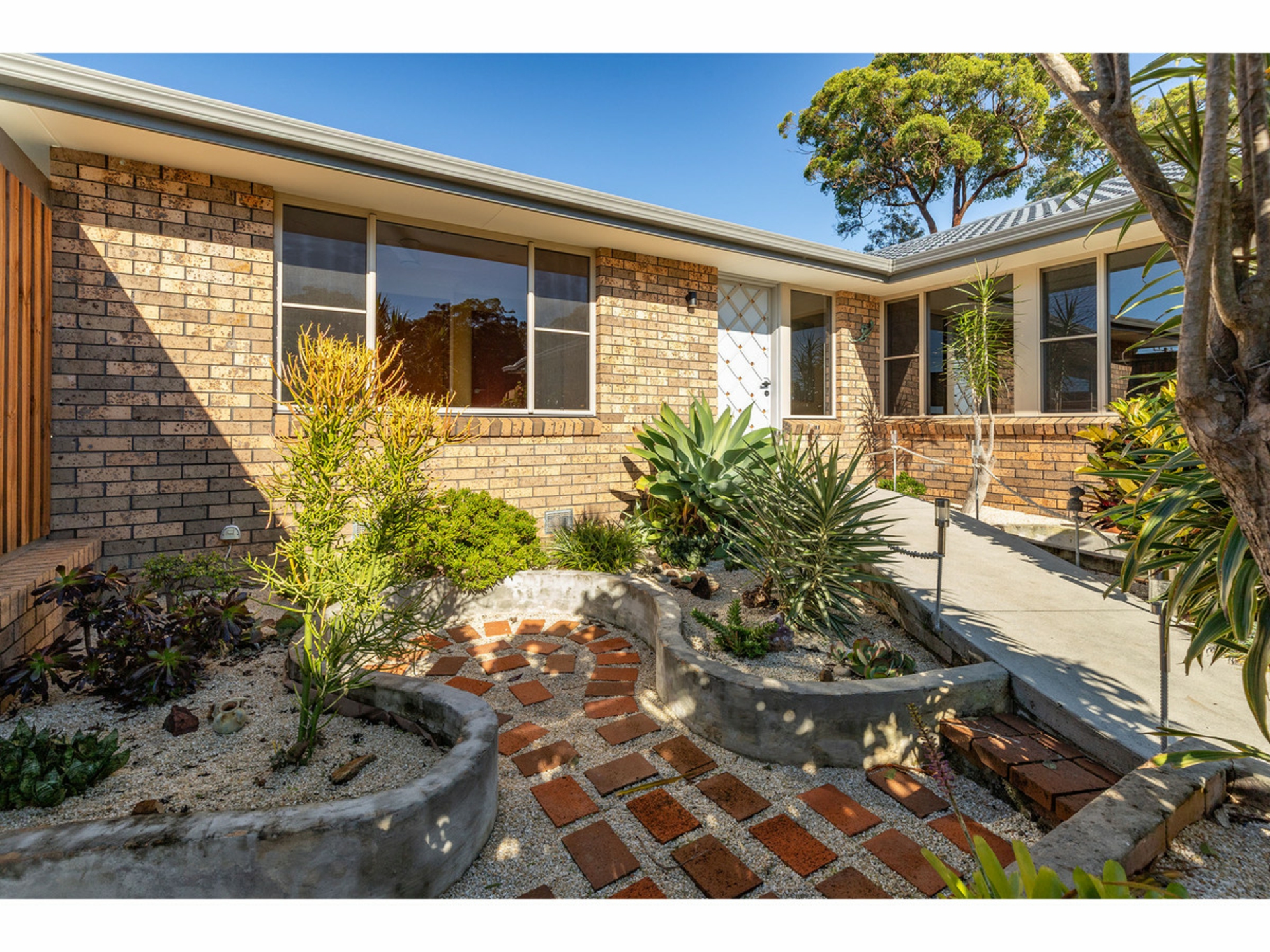 4 Miles Close, FORSTER