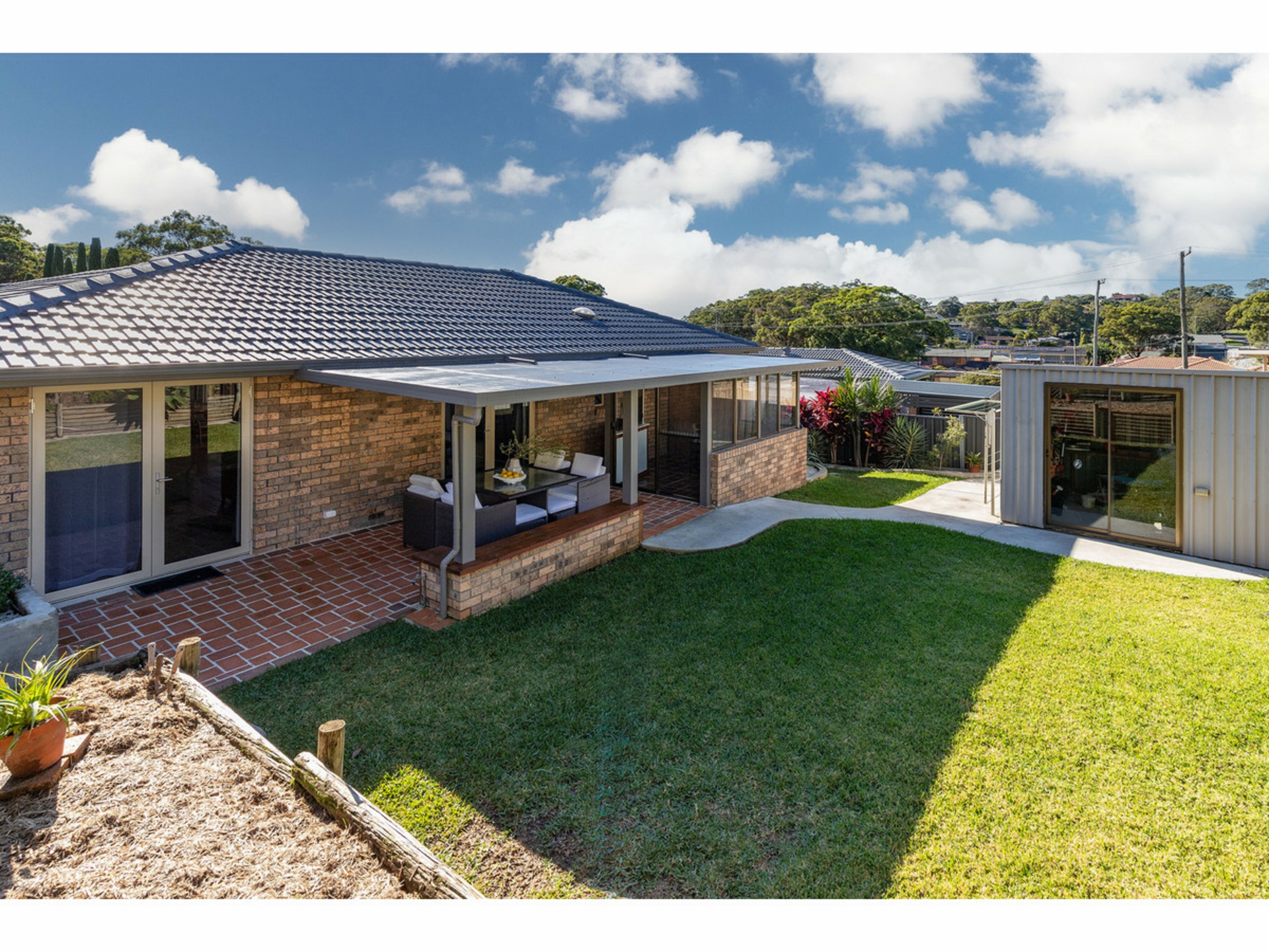 4 Miles Close, FORSTER