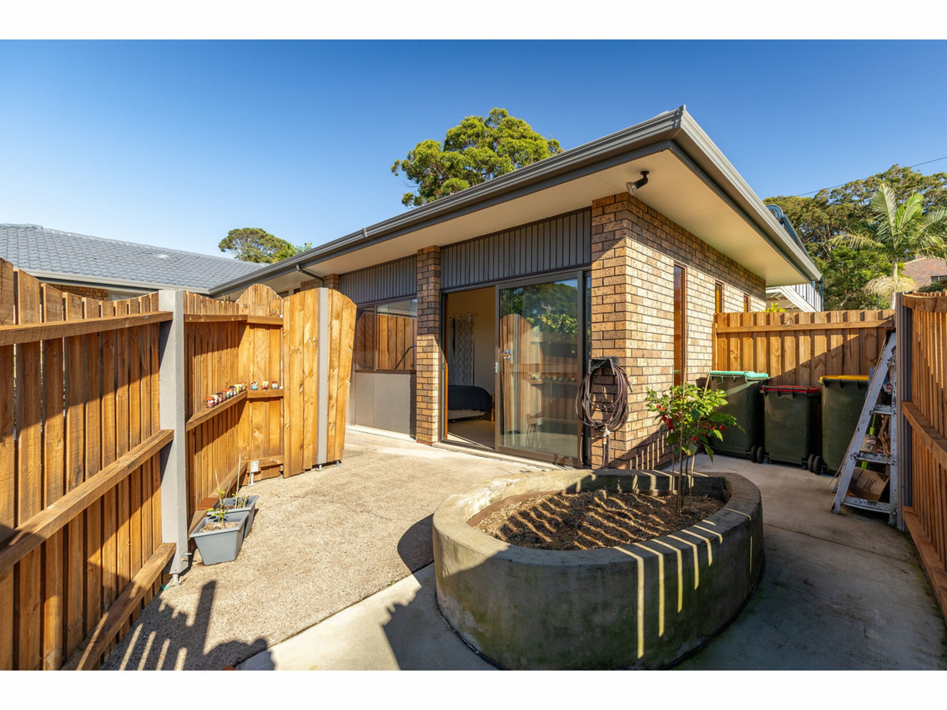 4 Miles Close, FORSTER