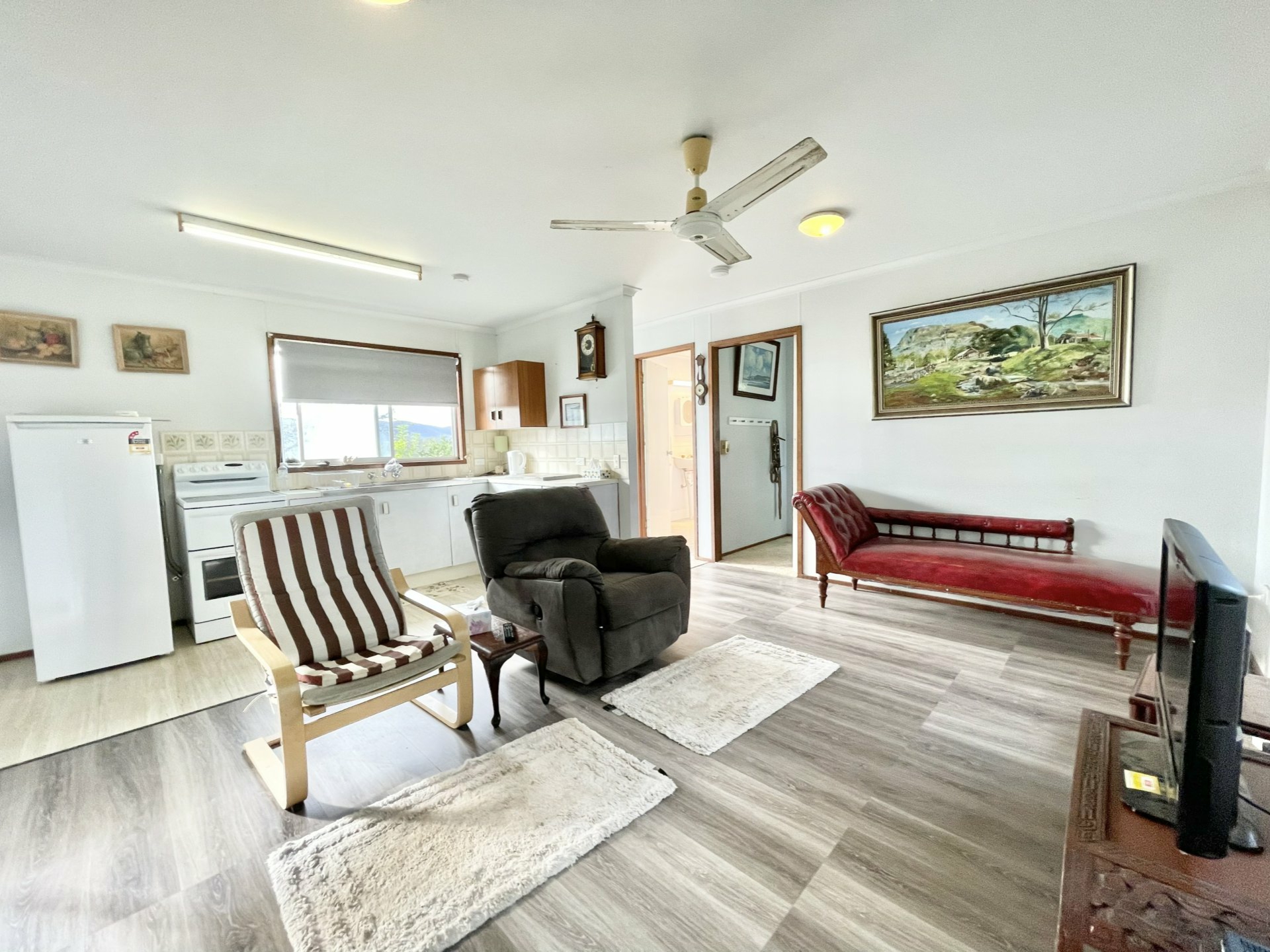 595 Red Hill Road, BOROREN