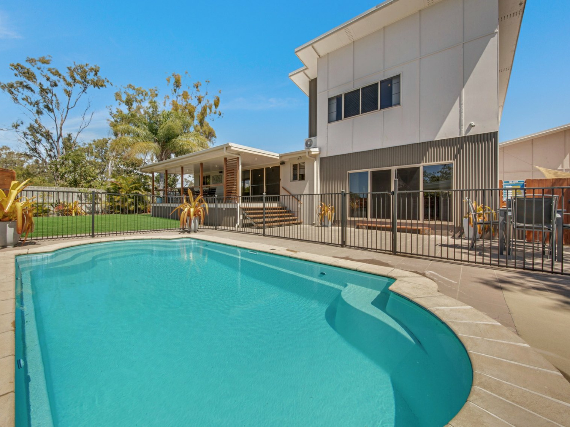 52 Wyndham Avenue, BOYNE ISLAND