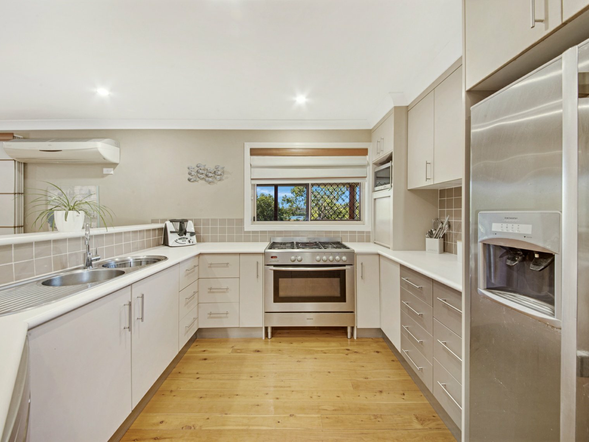 52 Wyndham Avenue, BOYNE ISLAND