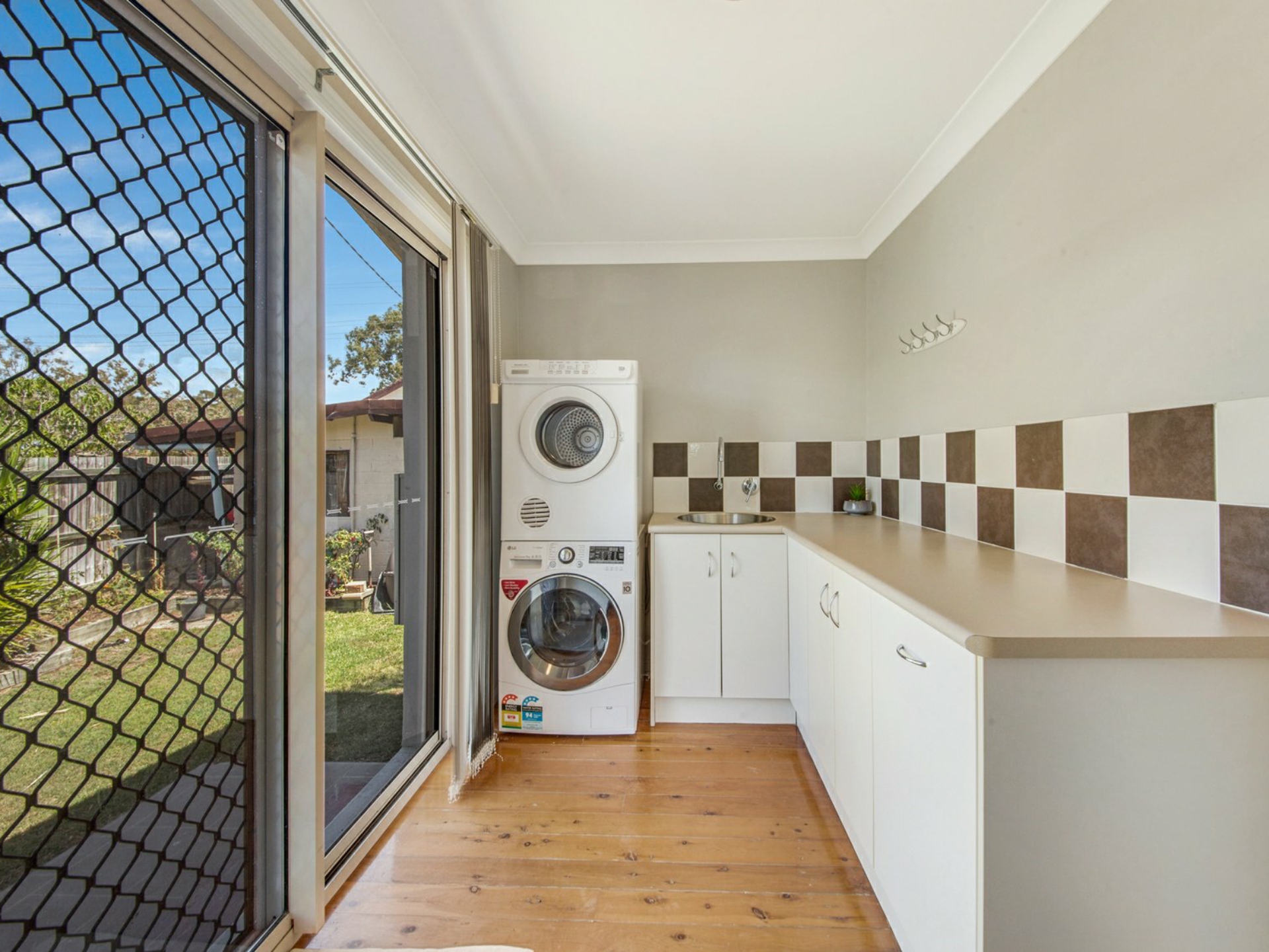 52 Wyndham Avenue, BOYNE ISLAND