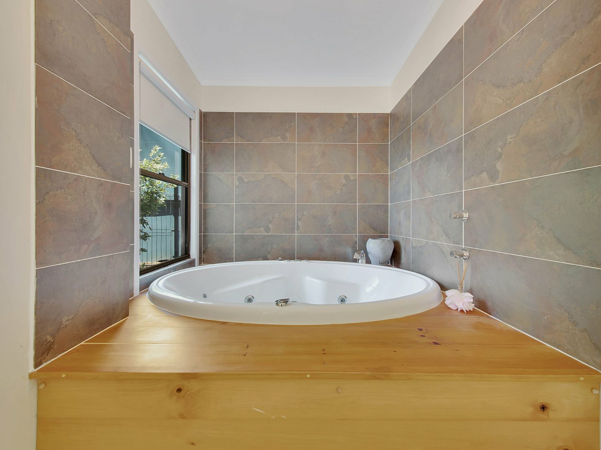12 The Oaks Road, TANNUM SANDS