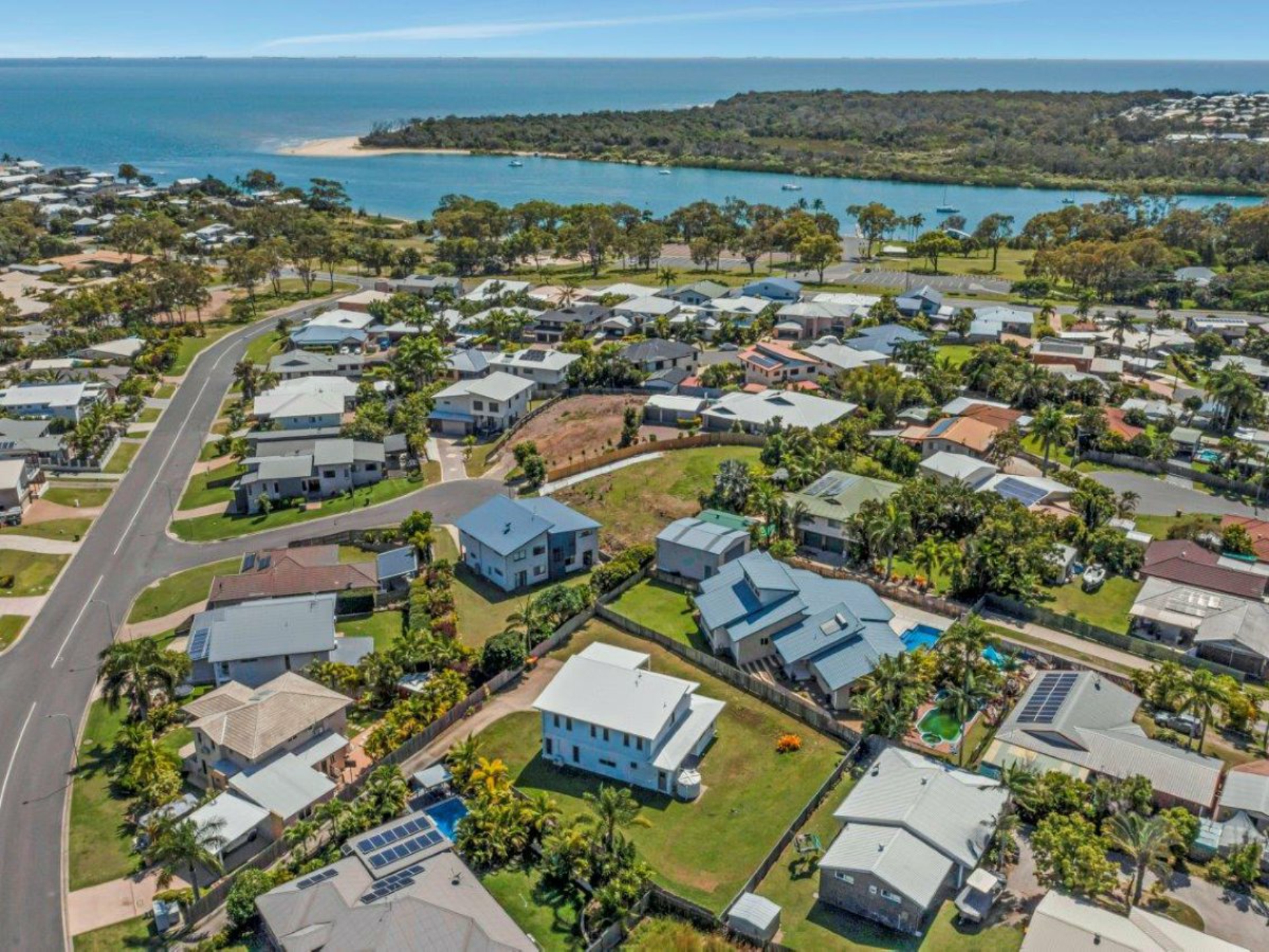 25 Lighthouse Drive, BOYNE ISLAND