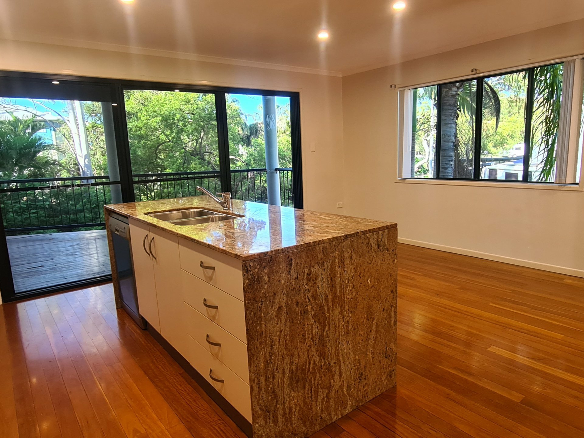 2A/6 Wyndham Ave, BOYNE ISLAND