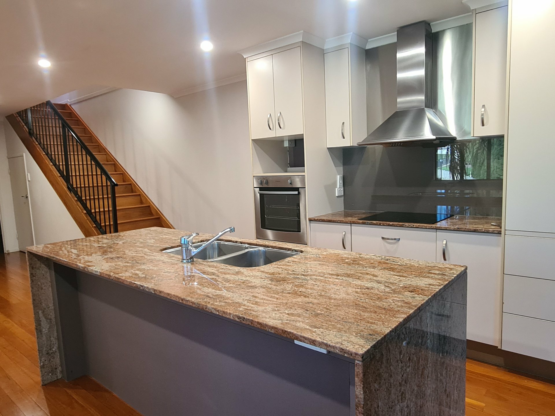 2A/6 Wyndham Ave, BOYNE ISLAND