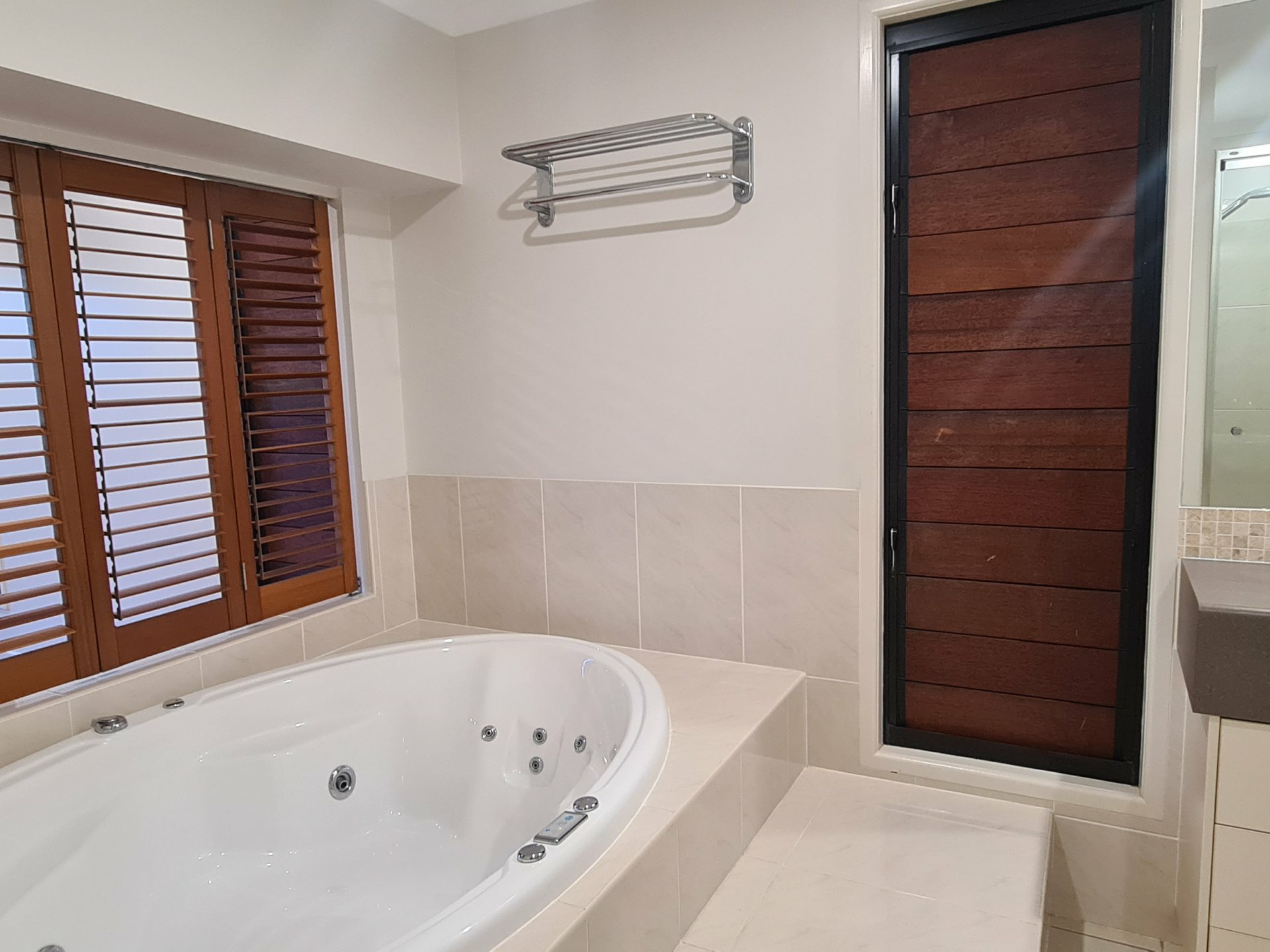 2A/6 Wyndham Ave, BOYNE ISLAND