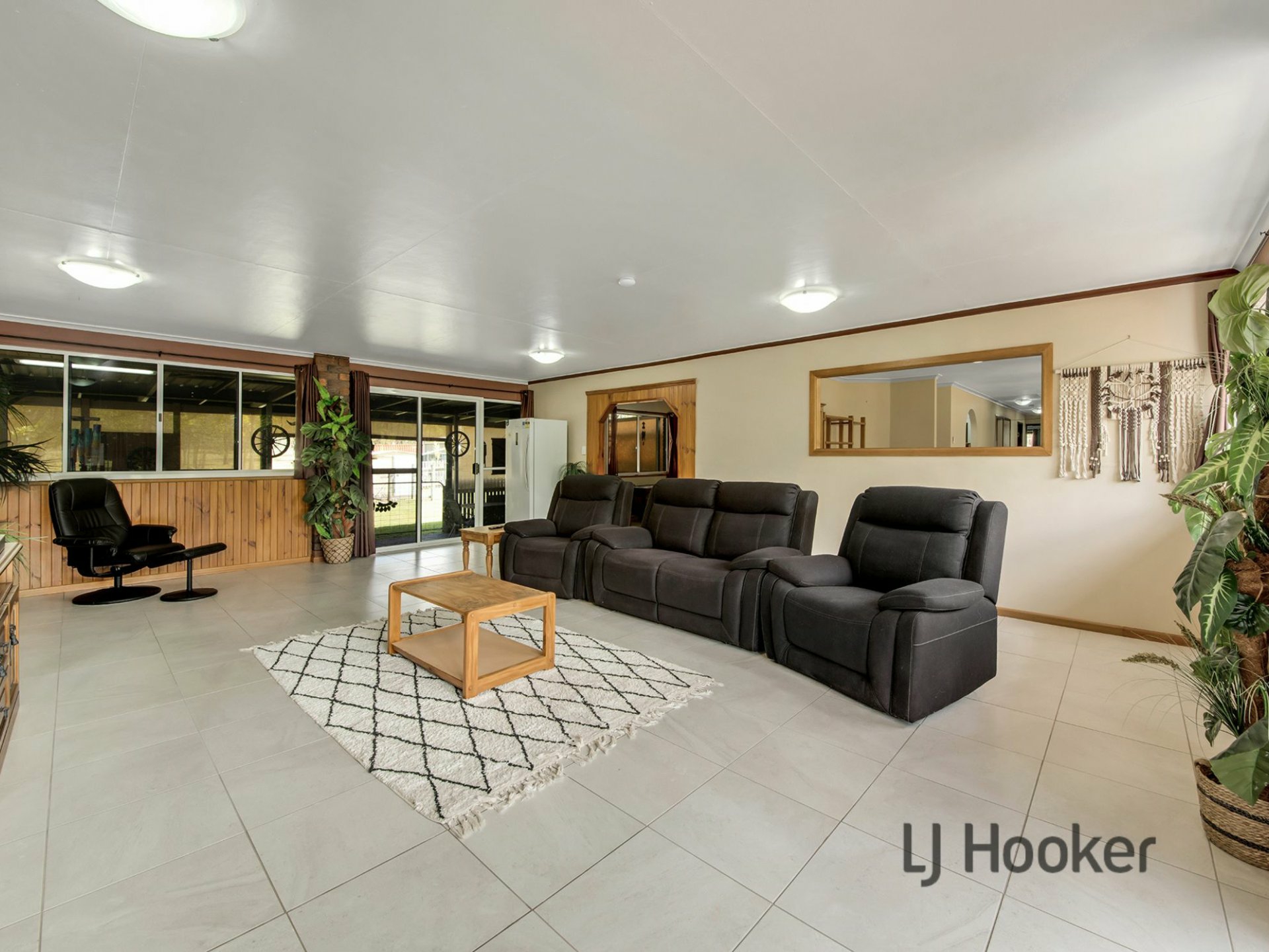 10 Aquarius Avenue, RIVER RANCH