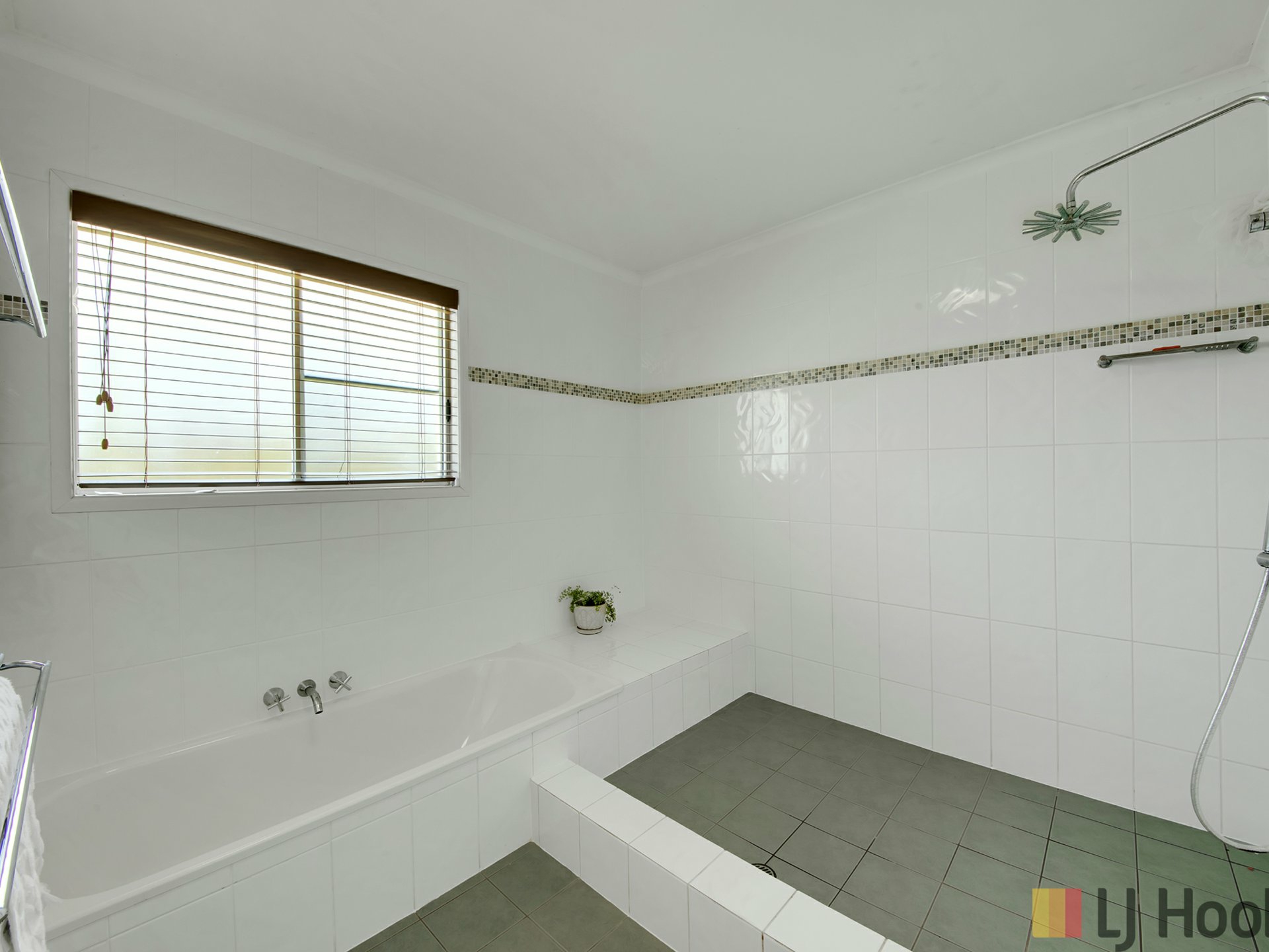 89 Tarcoola Drive, BOYNE ISLAND