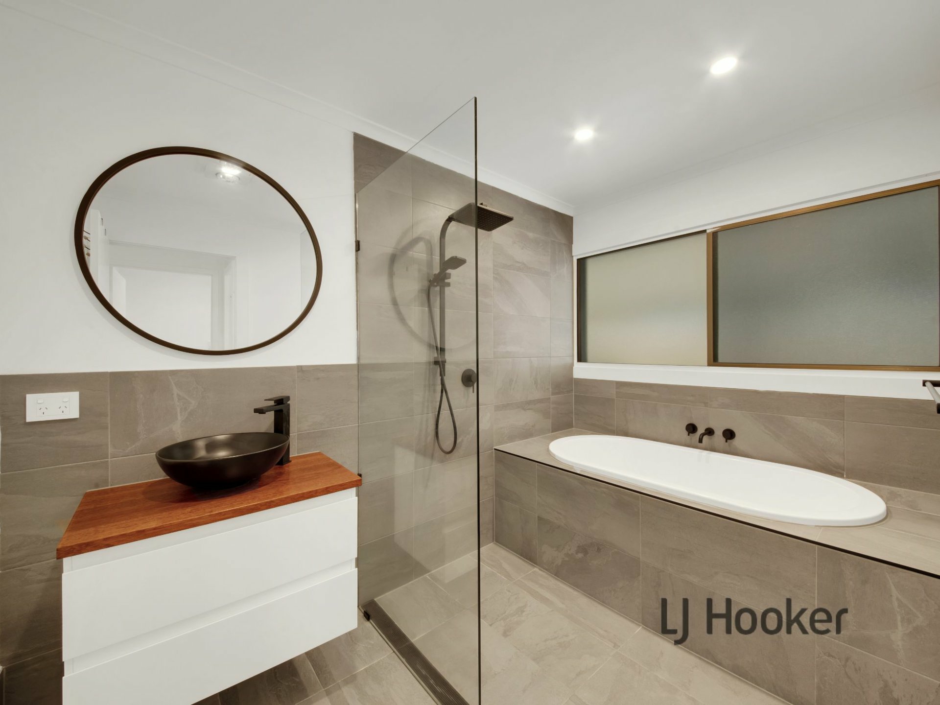 9 Alexander Street, BOYNE ISLAND