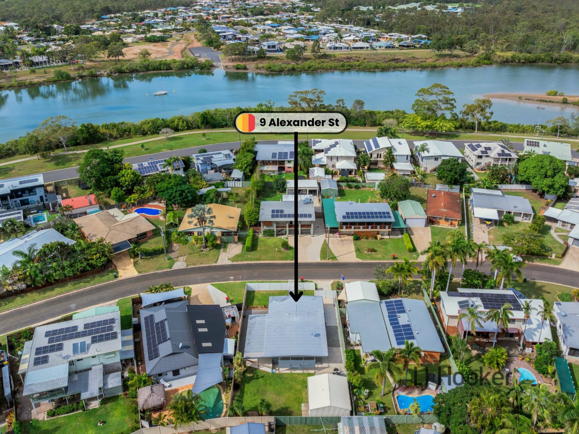 9 Alexander Street, BOYNE ISLAND