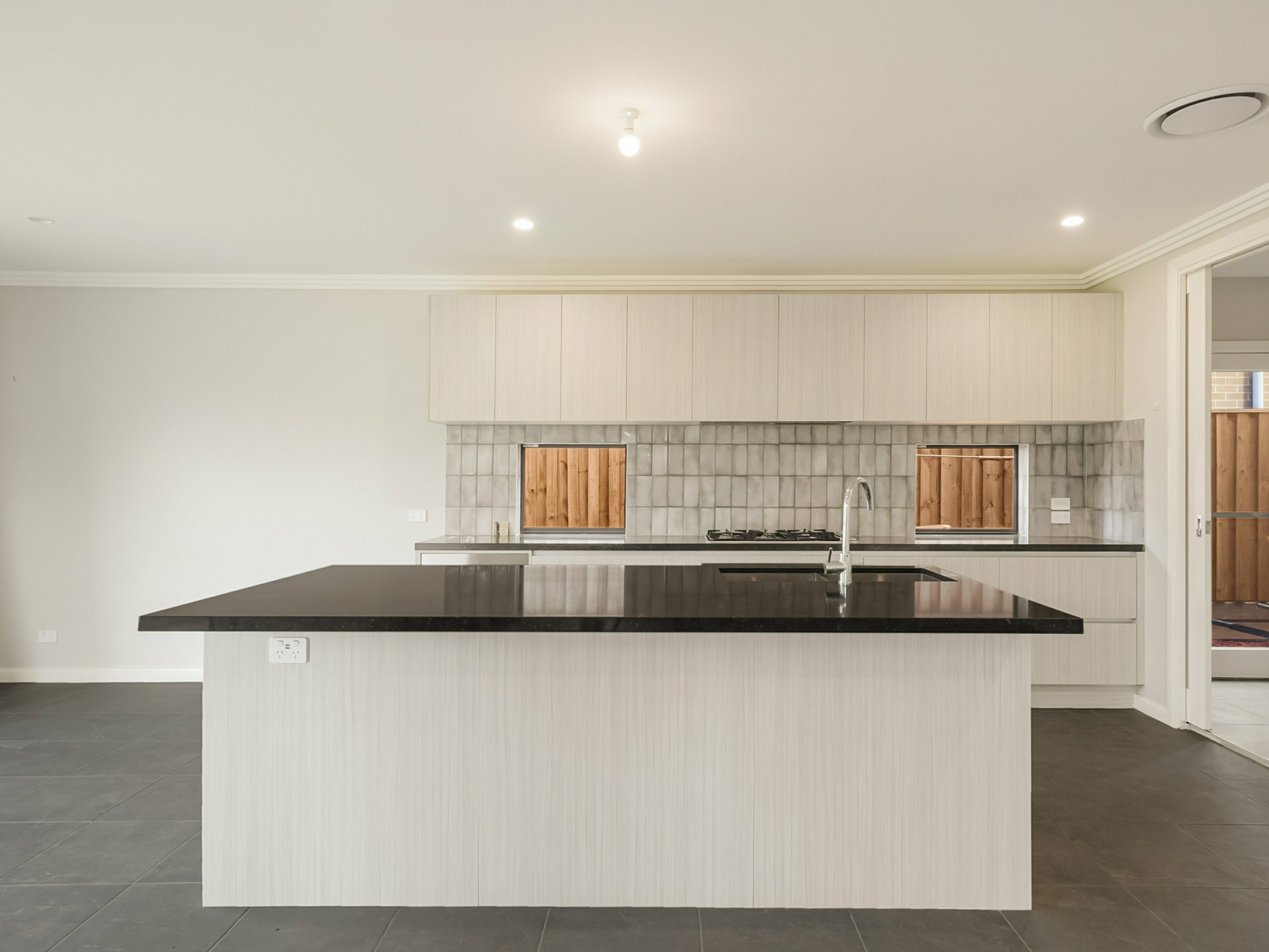 2 Binshaw Crescent — photo 2 of 12