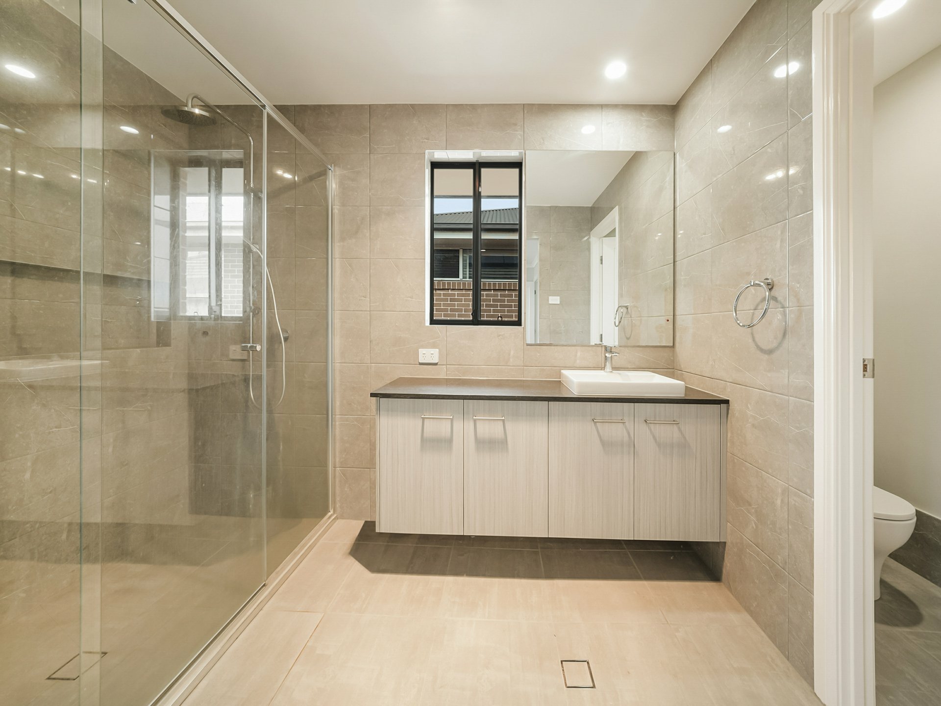 2 Binshaw Crescent — photo 11 of 12