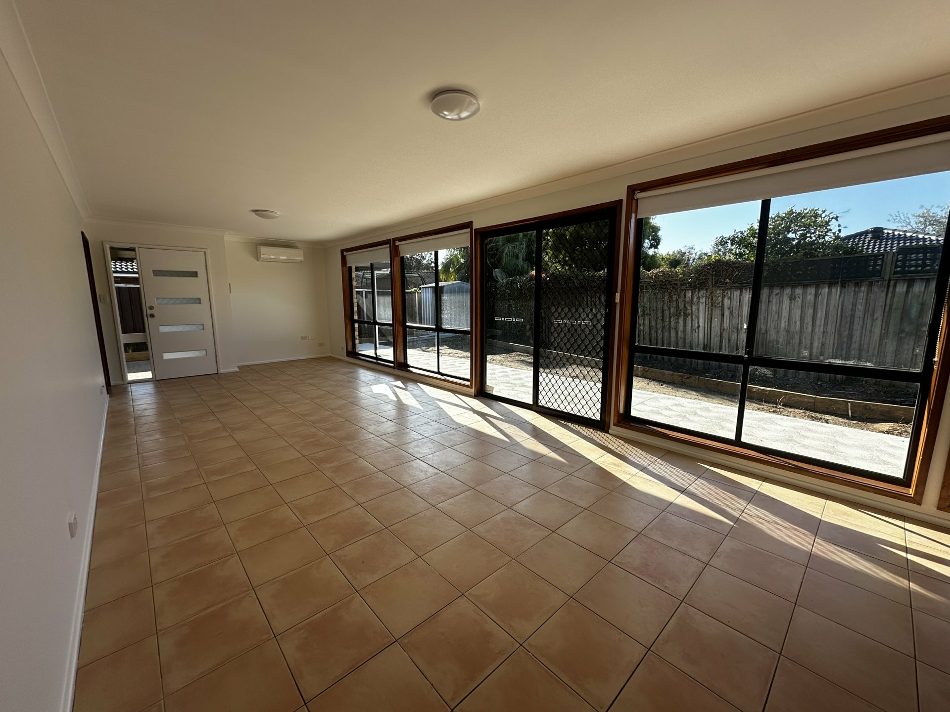 3a Paisley Close — photo 3 of 8