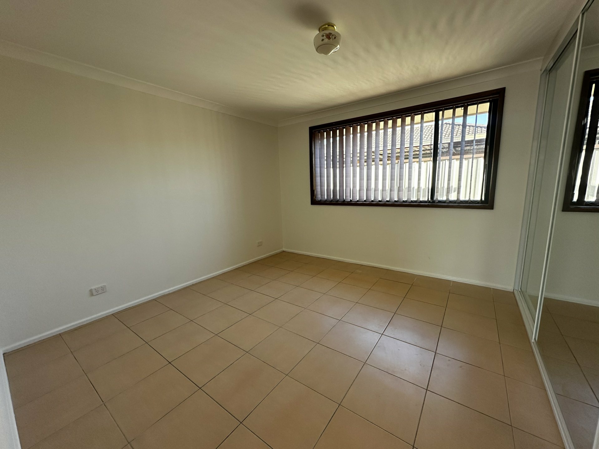 3a Paisley Close — photo 4 of 8