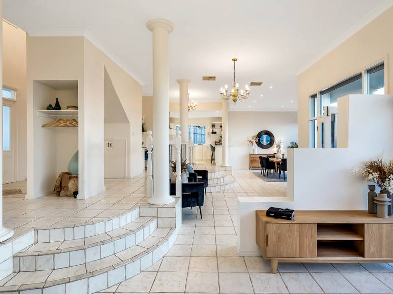 6 Albatross Walk, HALLETT COVE