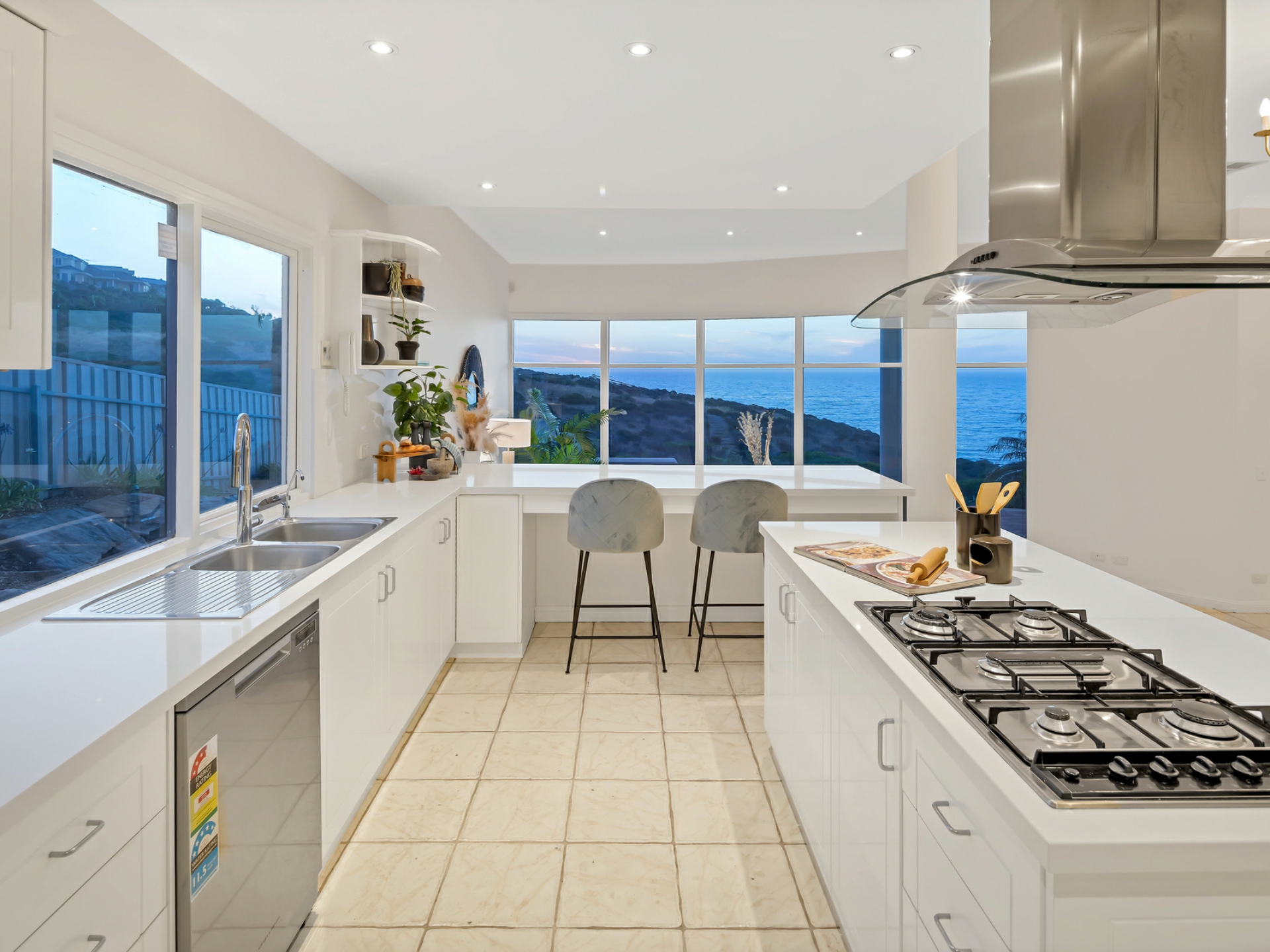 6 Albatross Walk, HALLETT COVE