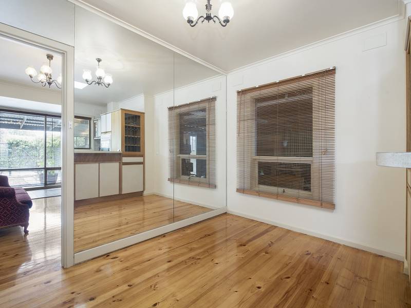 10 Barnes Crescent, PARAFIELD GARDENS