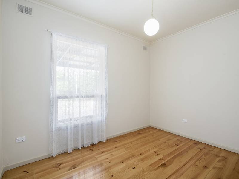 10 Barnes Crescent, PARAFIELD GARDENS
