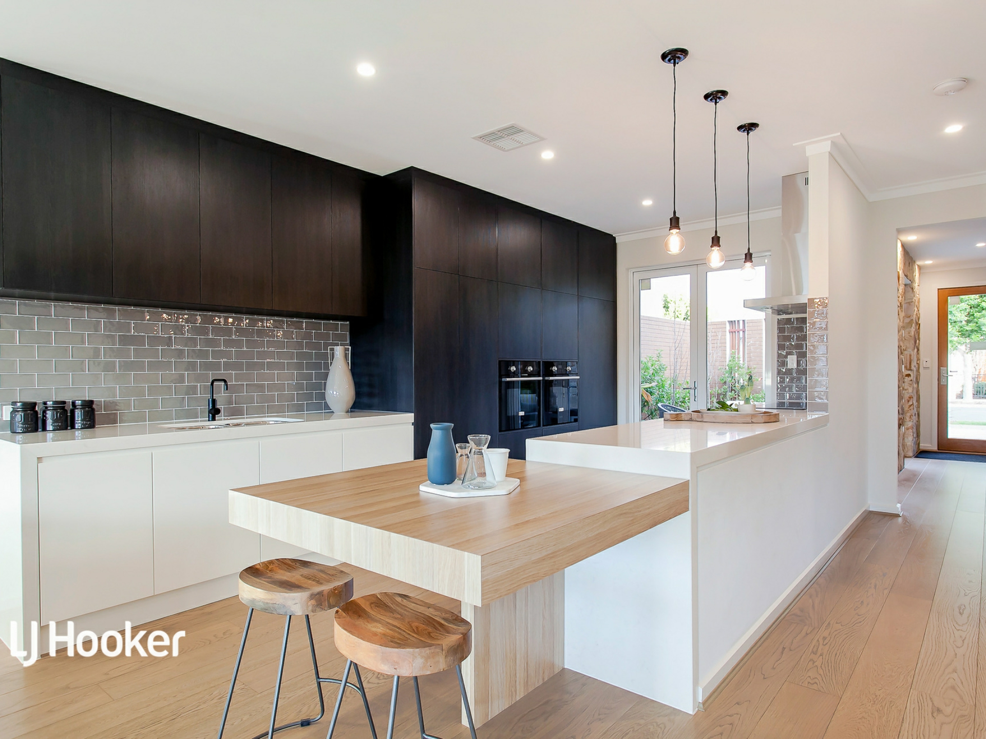 42 Waterford Circuit, LIGHTSVIEW