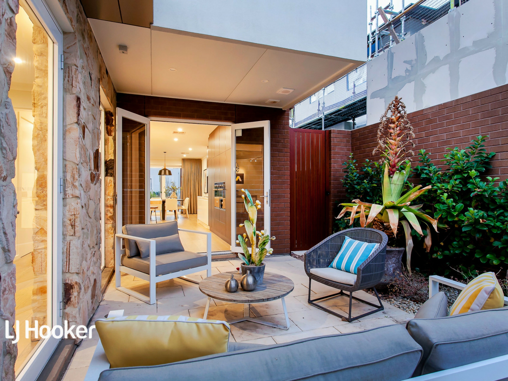 42 Waterford Circuit, LIGHTSVIEW