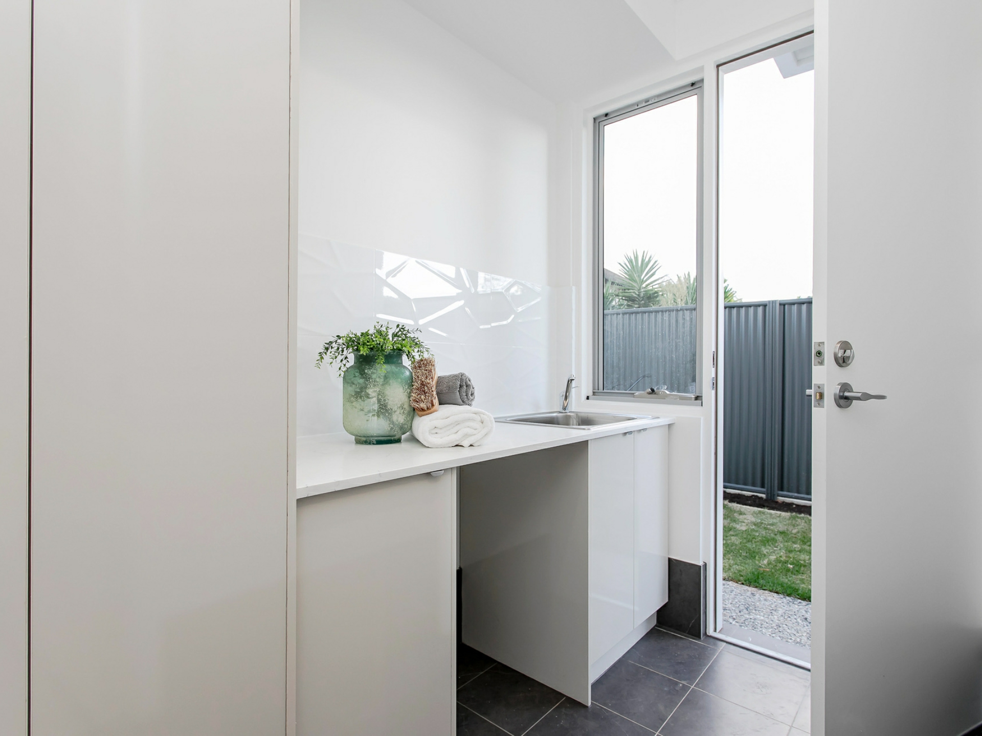 2/3 Rodney Avenue, TRANMERE