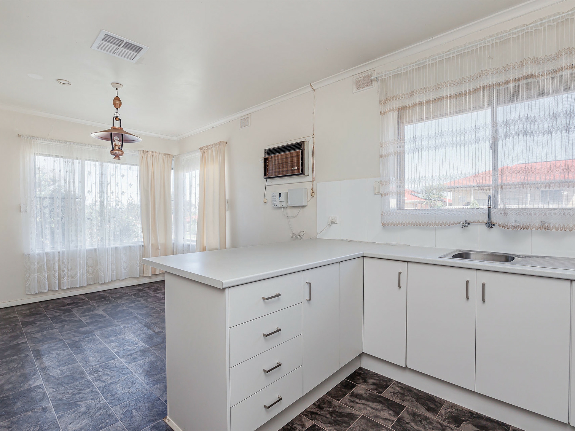2 Canberra Crescent, VALLEY VIEW