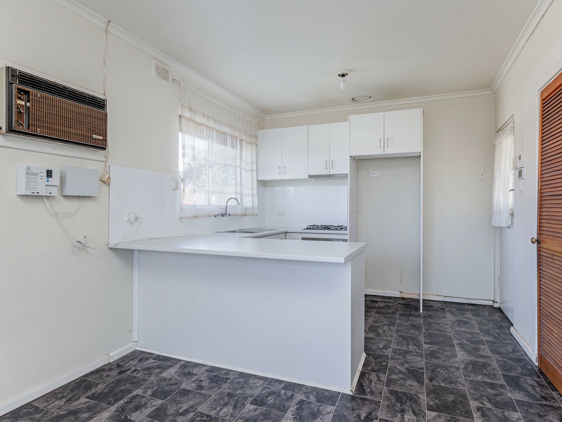 2 Canberra Crescent, VALLEY VIEW