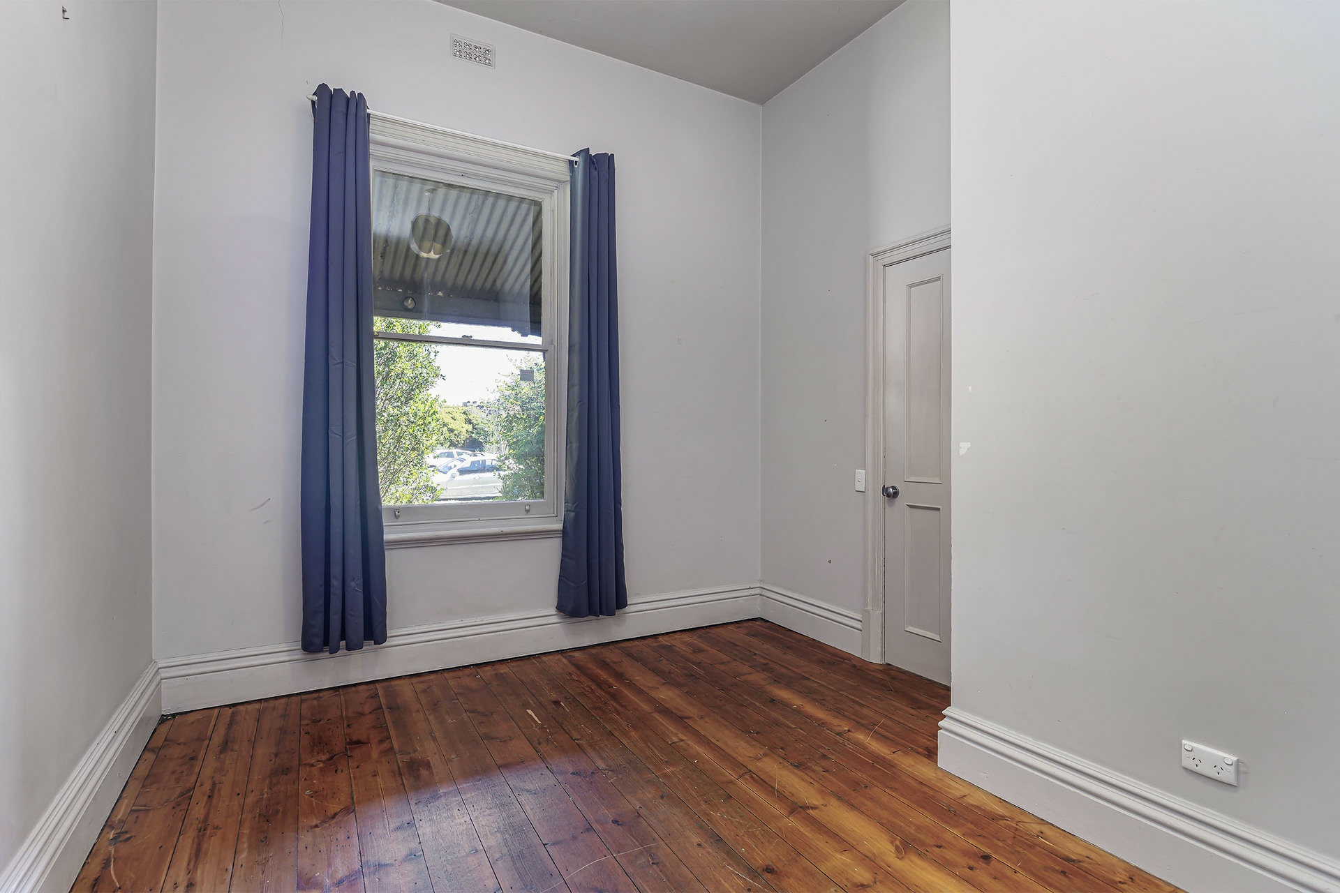 42a Rose Street, MILE END