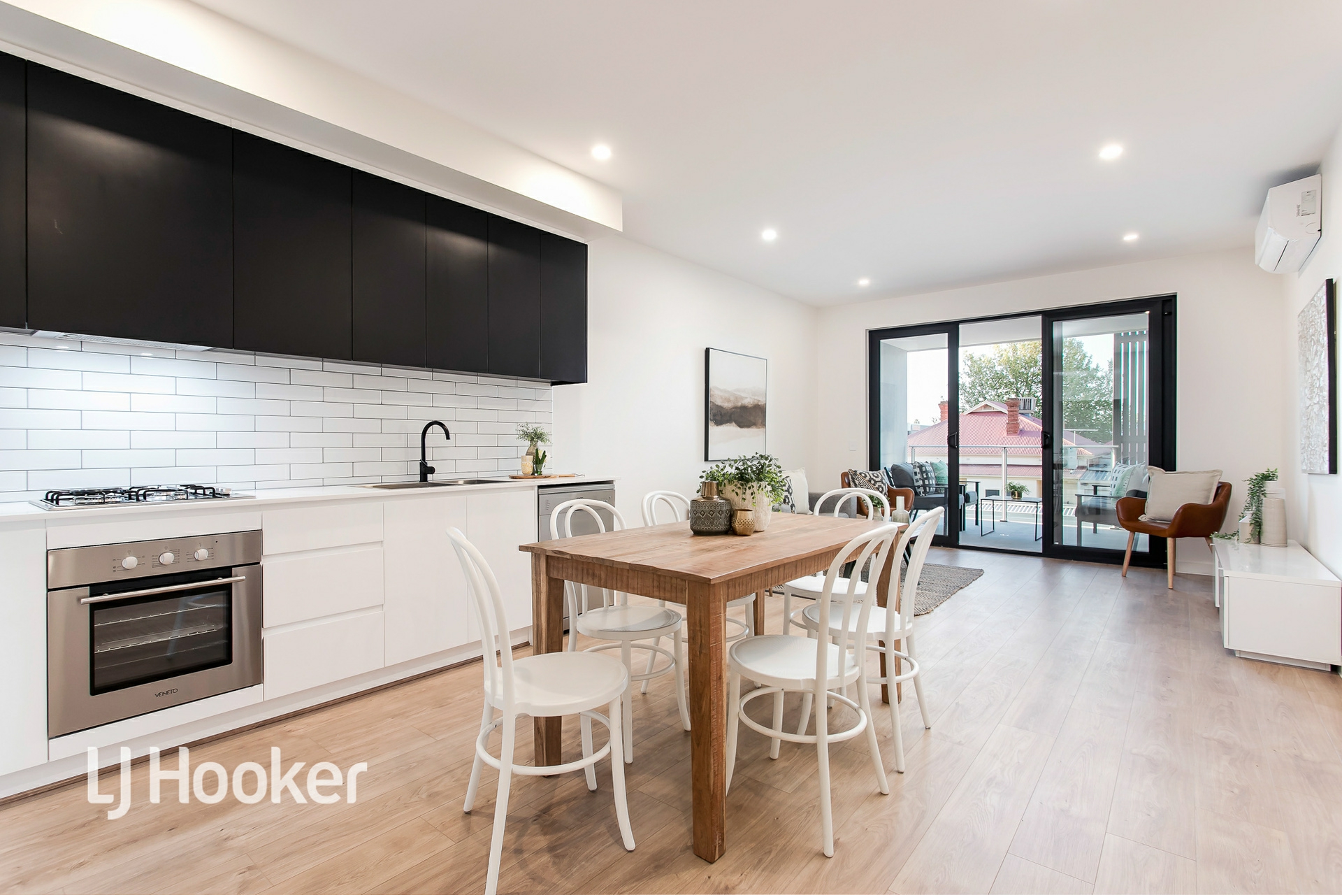 12/2 Rankine Road, TORRENSVILLE
