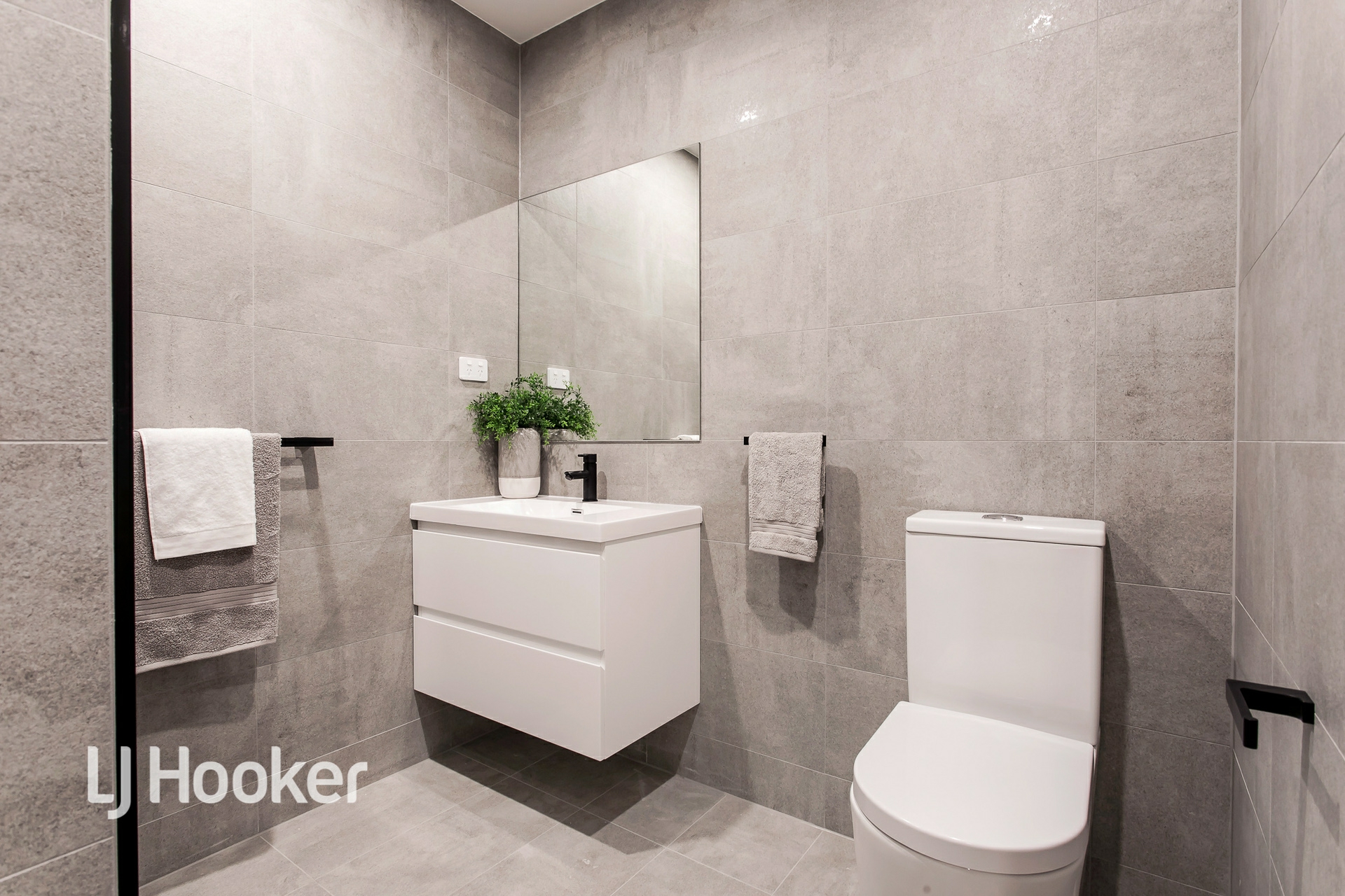 12/2 Rankine Road, TORRENSVILLE