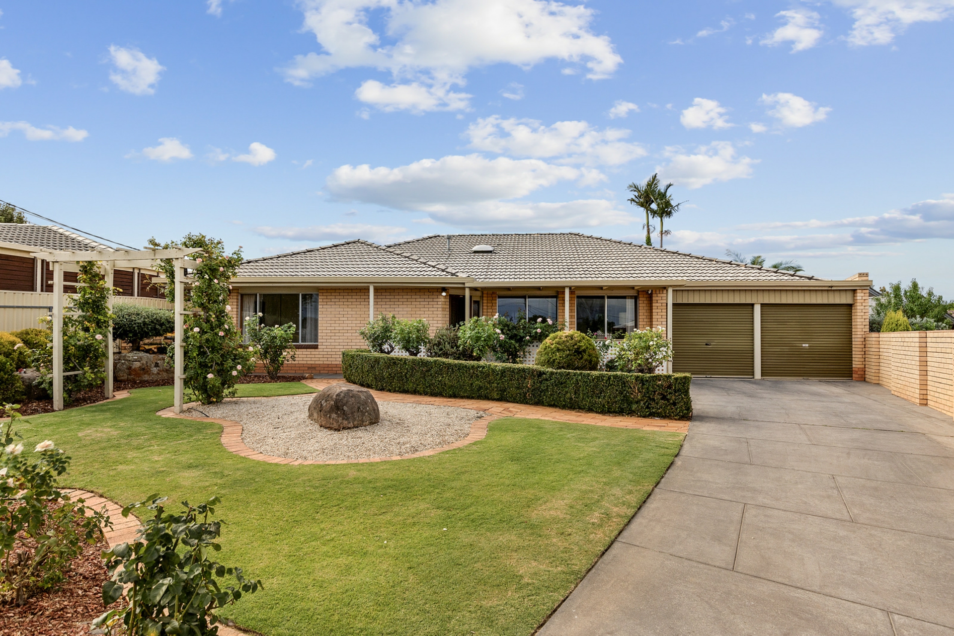 8 Knight Avenue, WINDSOR GARDENS