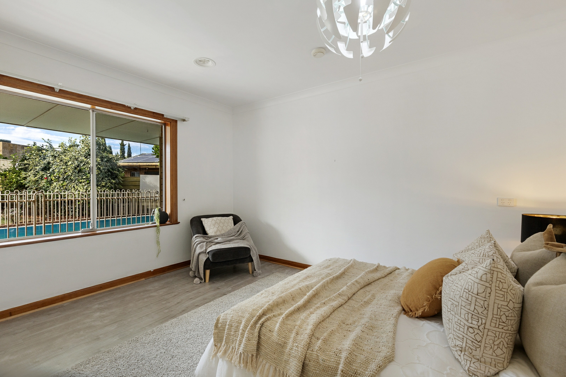 8 Knight Avenue, WINDSOR GARDENS