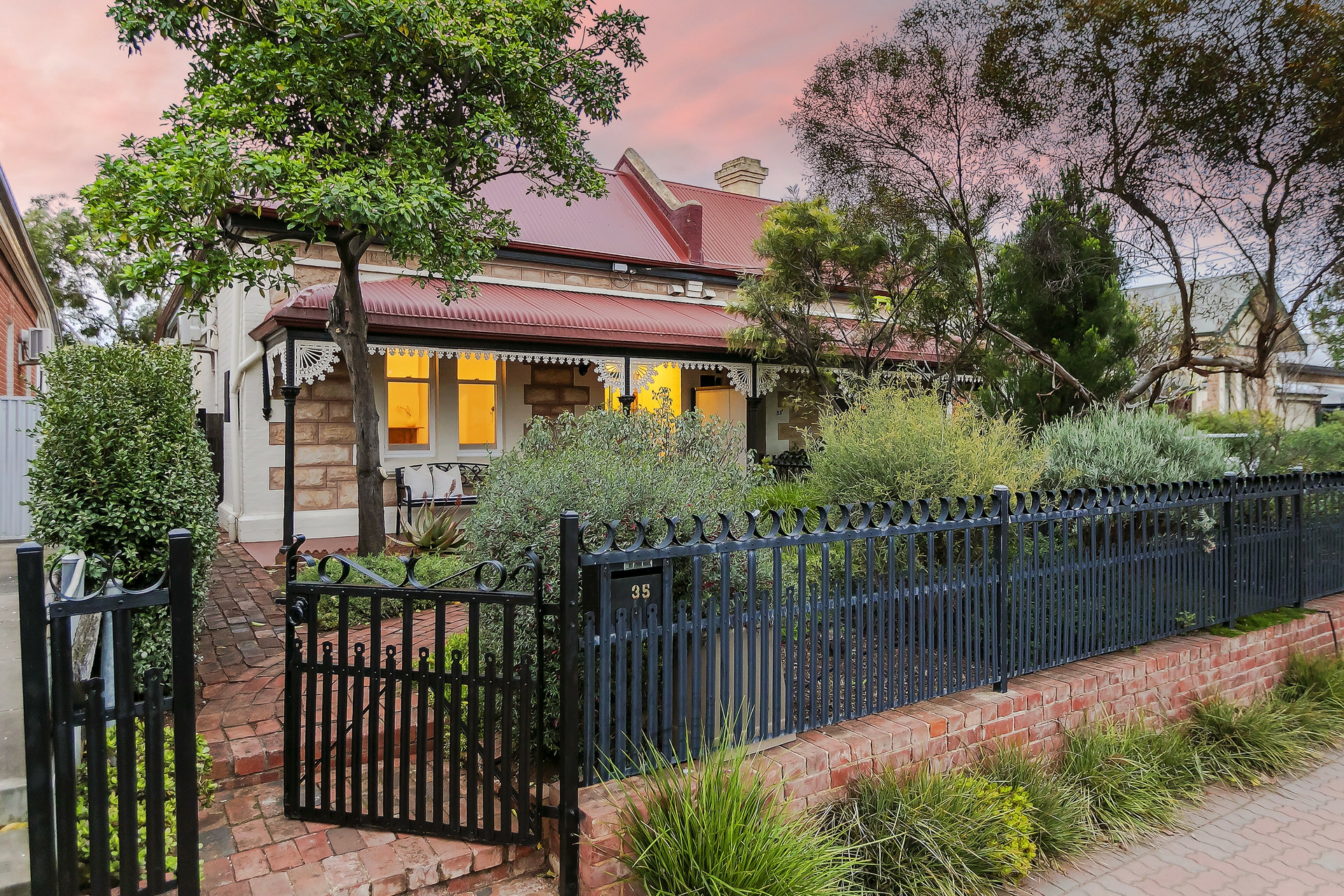 35 King Street, MILE END