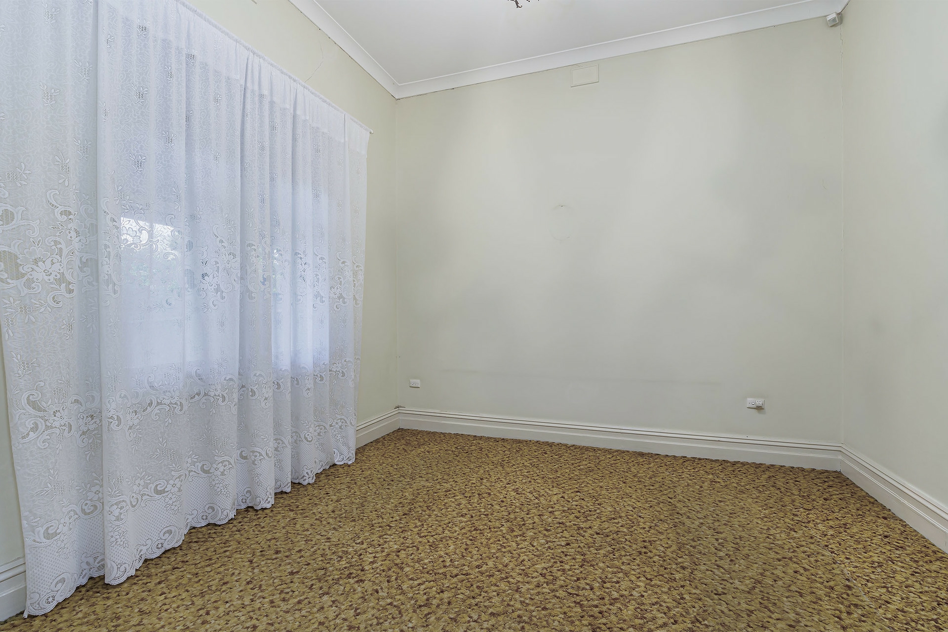 54 Ebor Avenue, MILE END