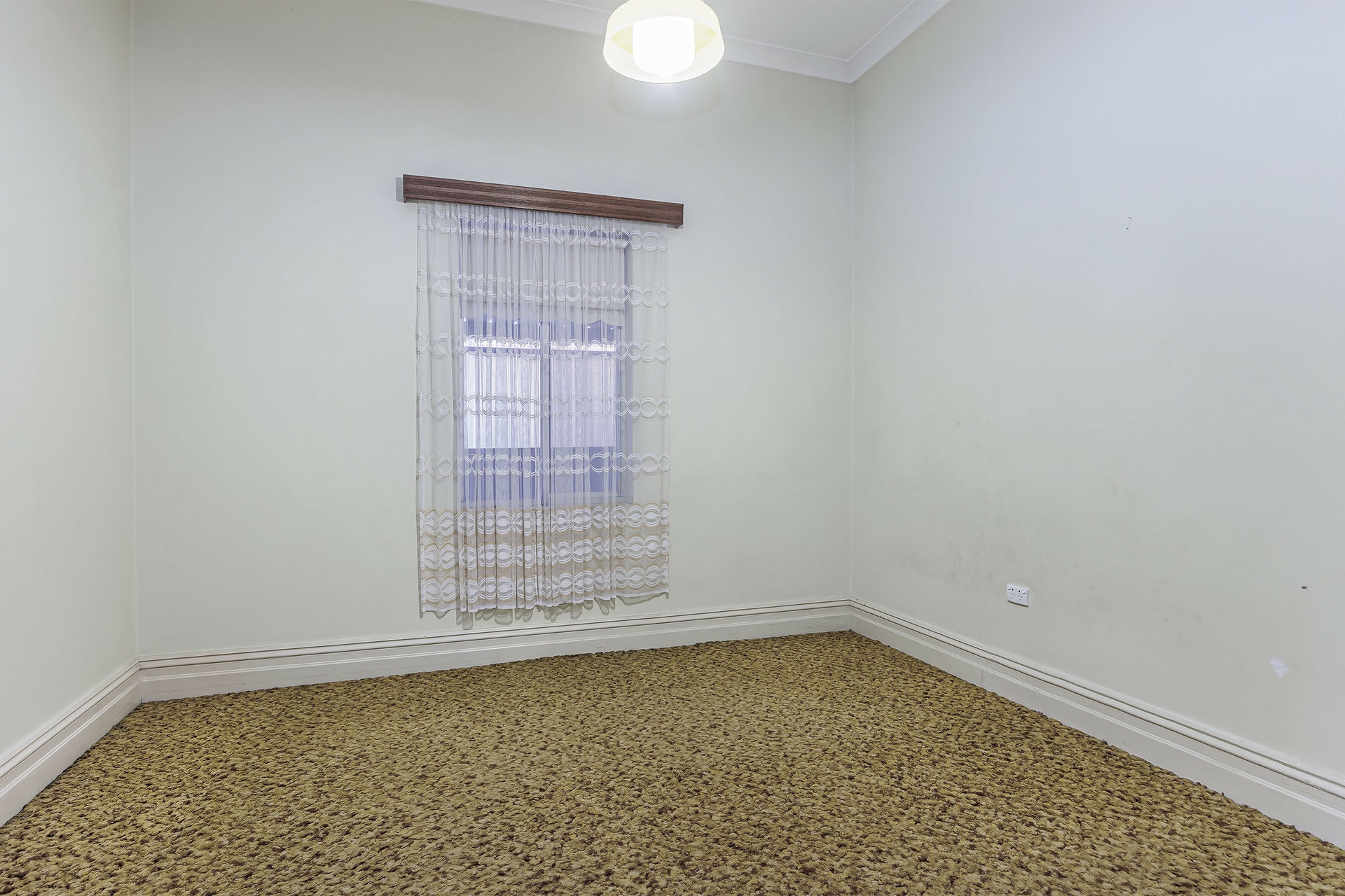 54 Ebor Avenue, MILE END