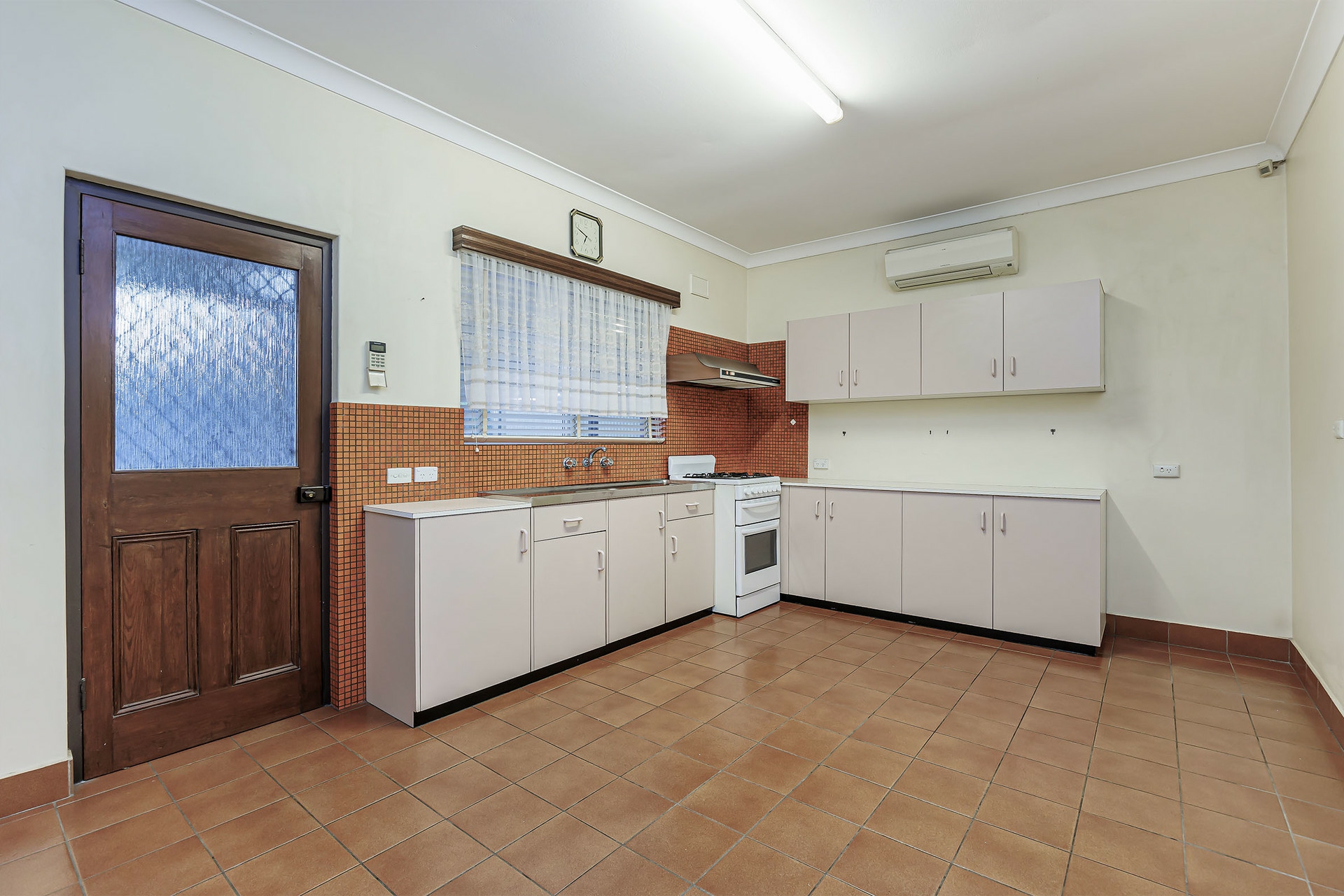54 Ebor Avenue, MILE END