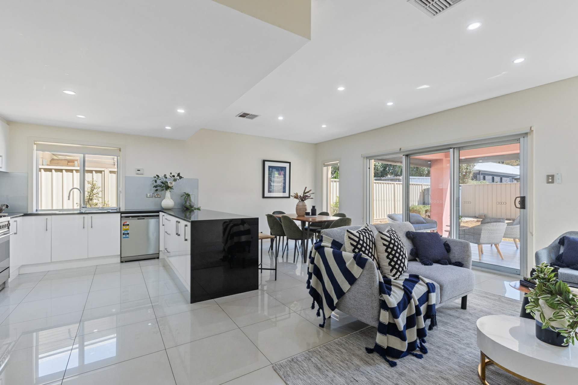 8 St Johns Avenue, RENOWN PARK