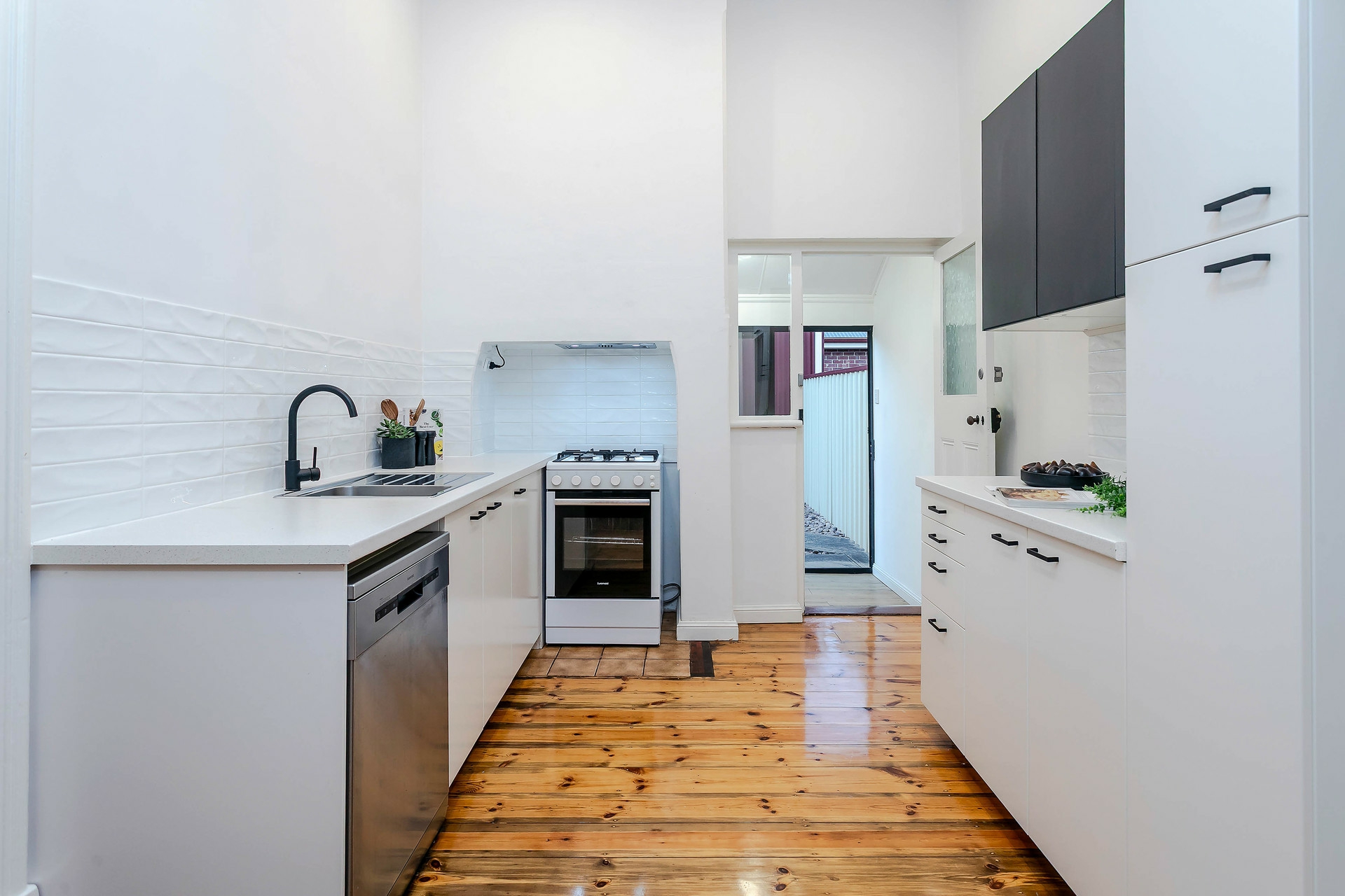 2 Elizabeth Street, TORRENSVILLE