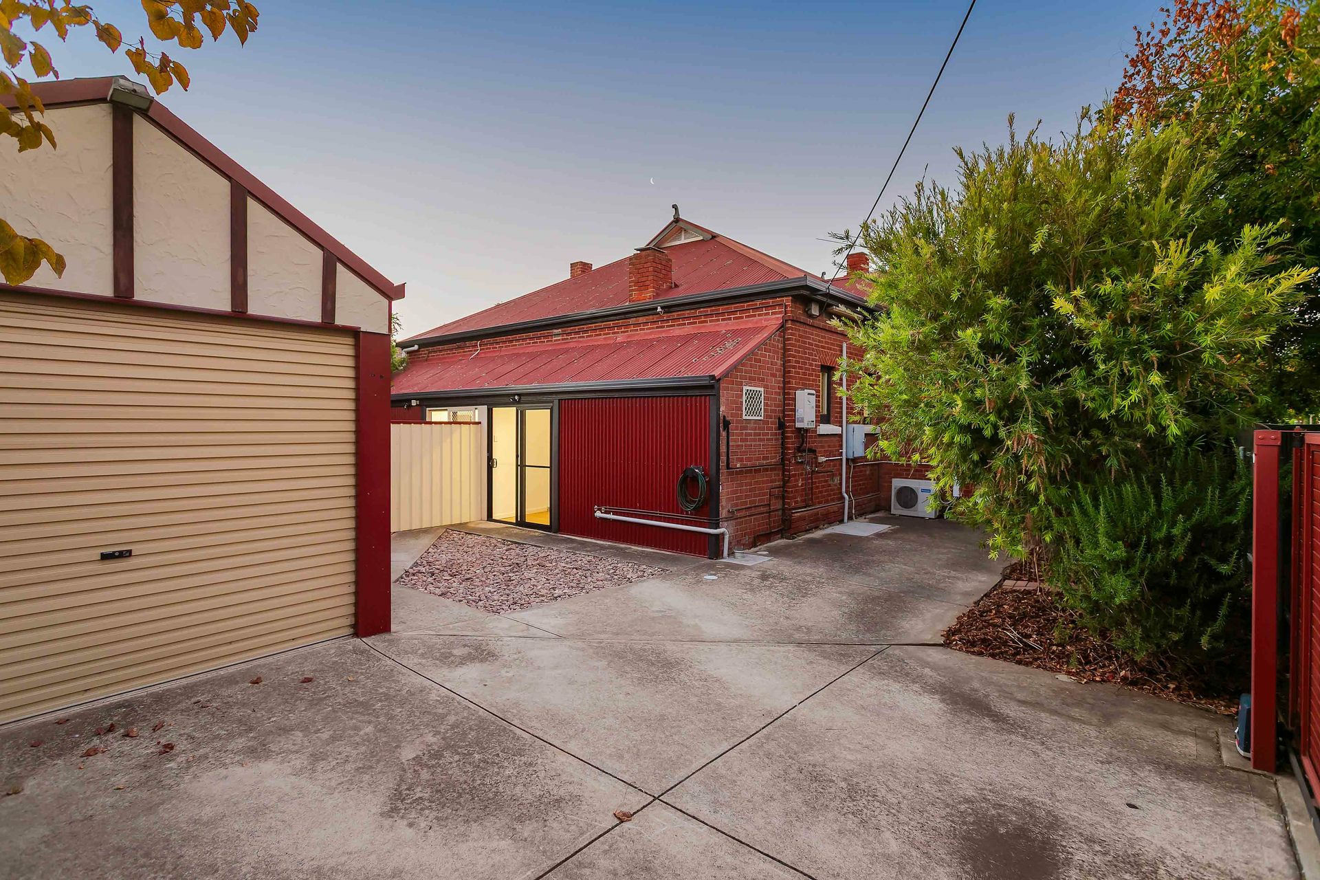 2 Elizabeth Street, TORRENSVILLE
