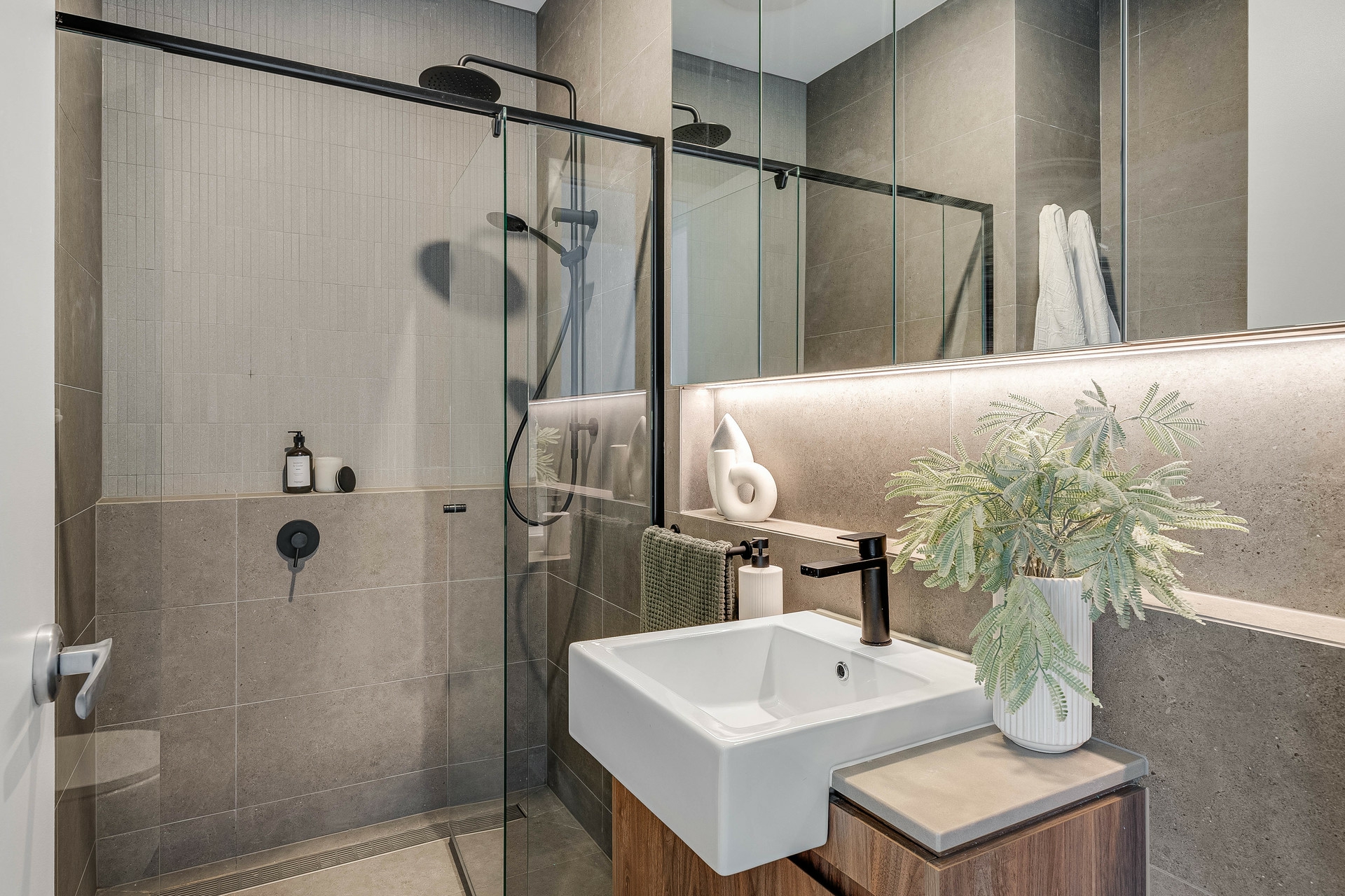 RES 245 Gilbert Street, ADELAIDE