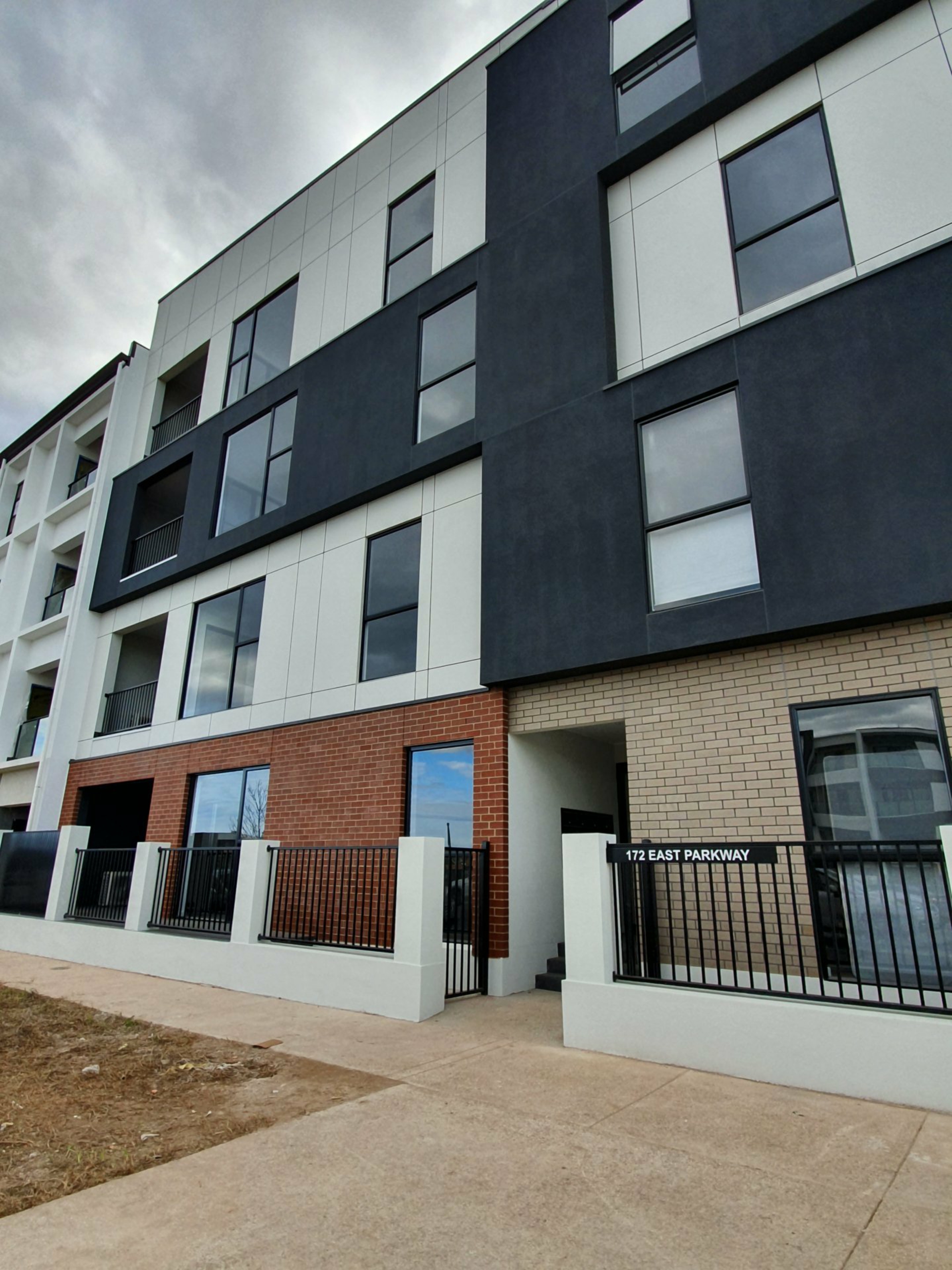 4/172 East Parkway, LIGHTSVIEW