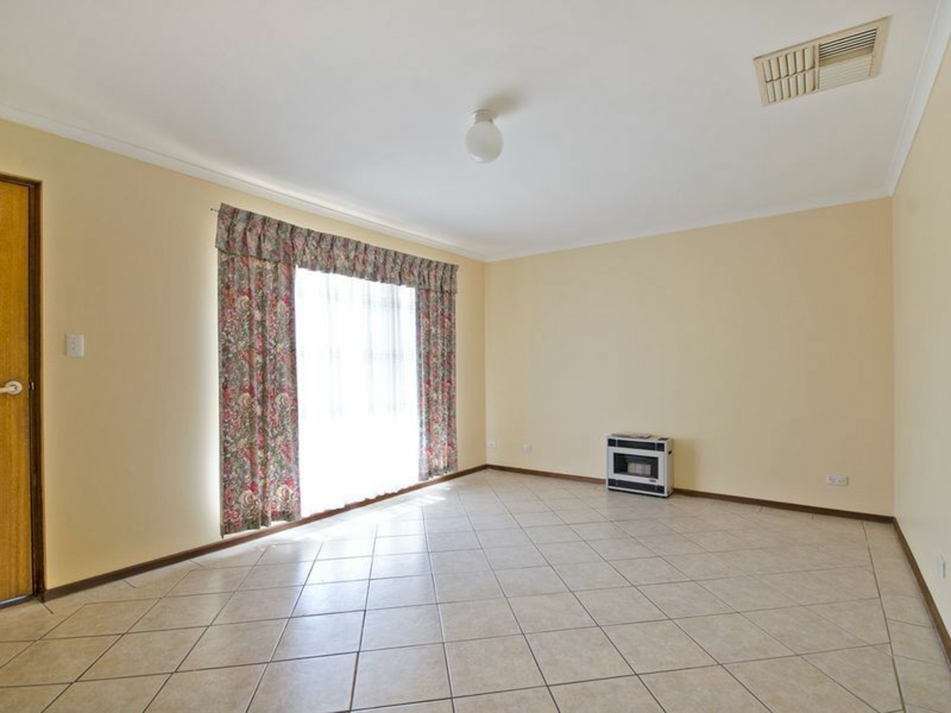 79 Balcombe Avenue, SEATON