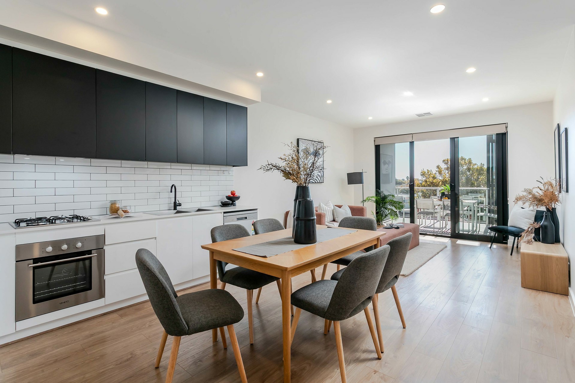 12/2 Rankine Road, TORRENSVILLE