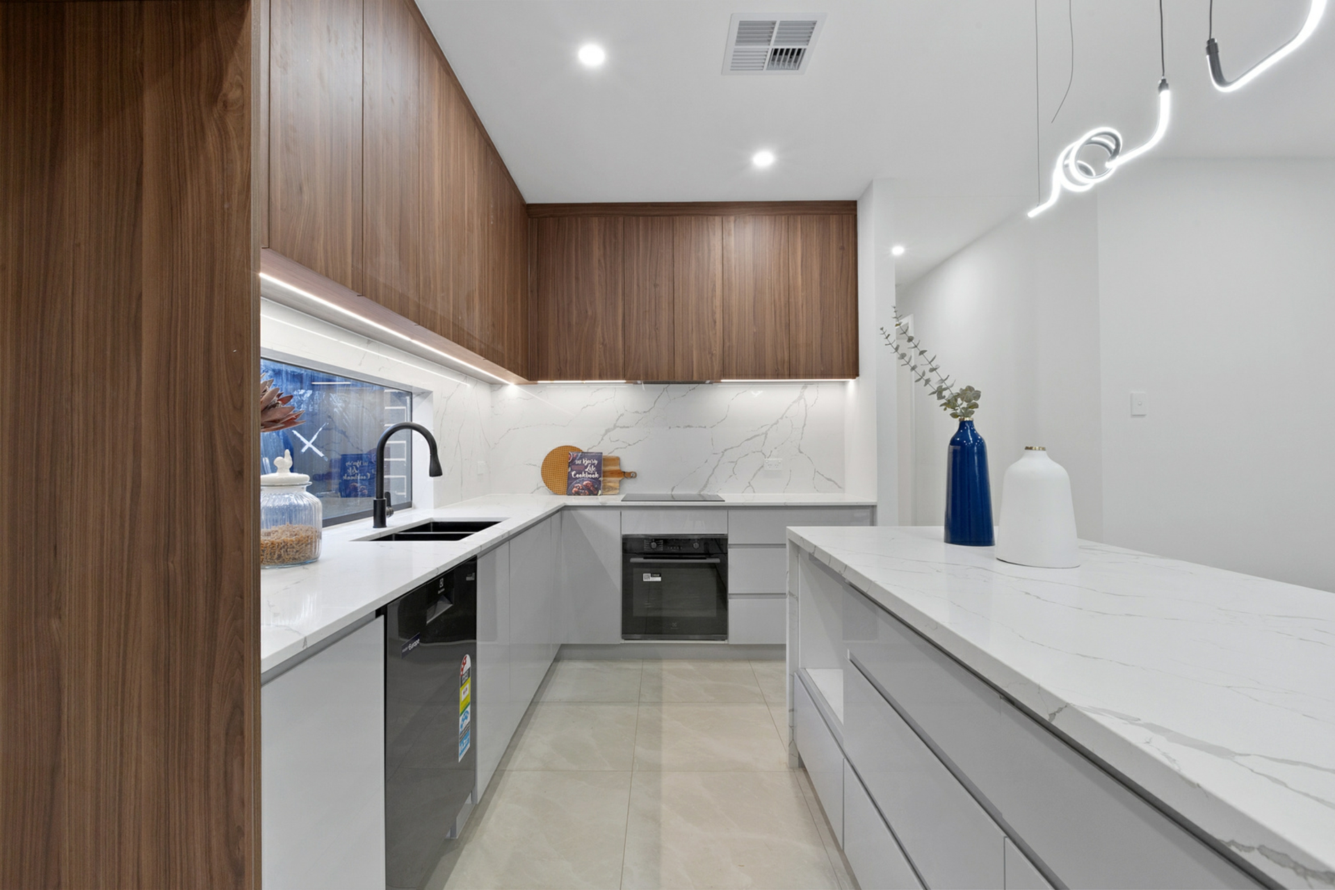 10A Dauntless Crescent, ELIZABETH DOWNS