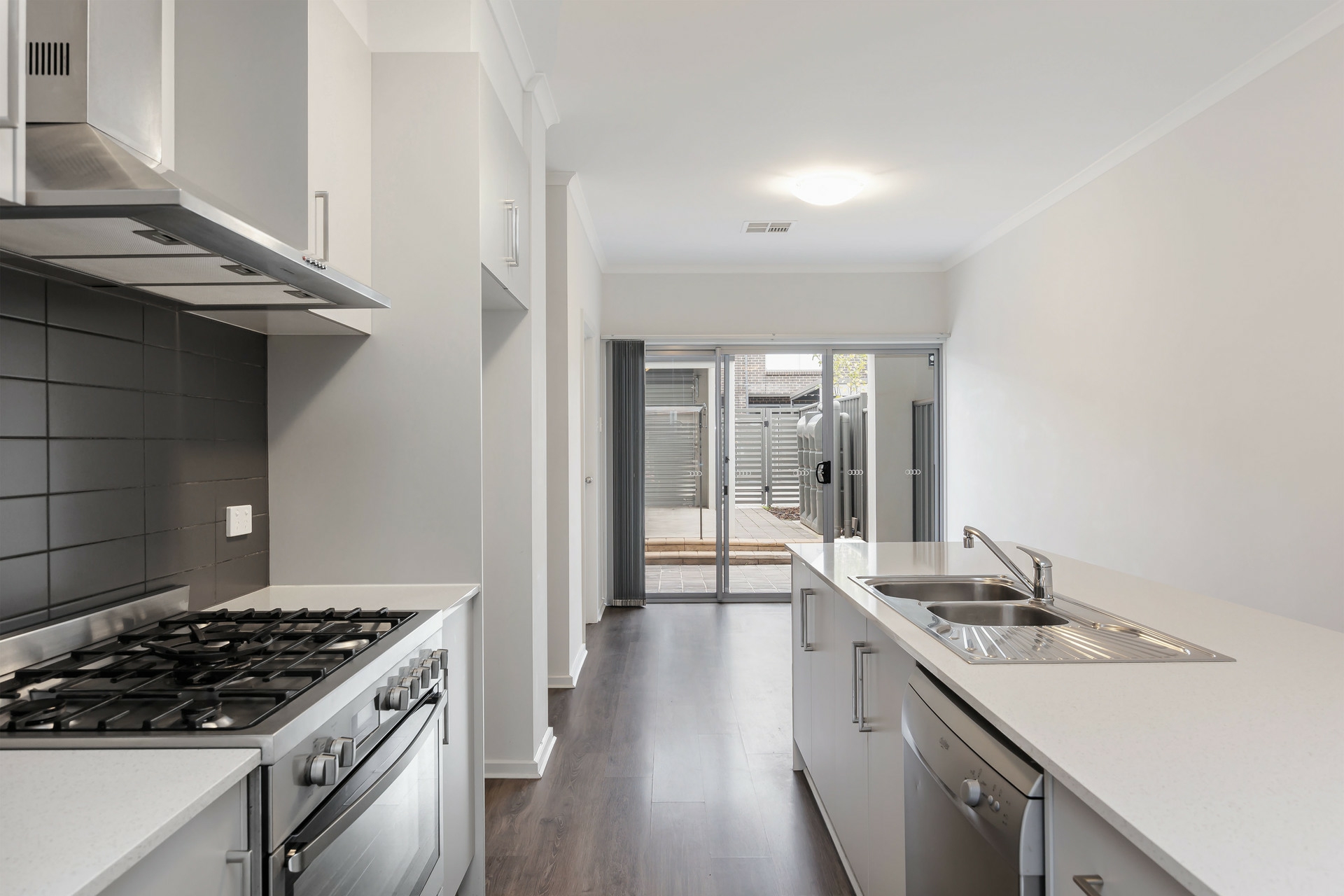 4 Grundy Road, LIGHTSVIEW